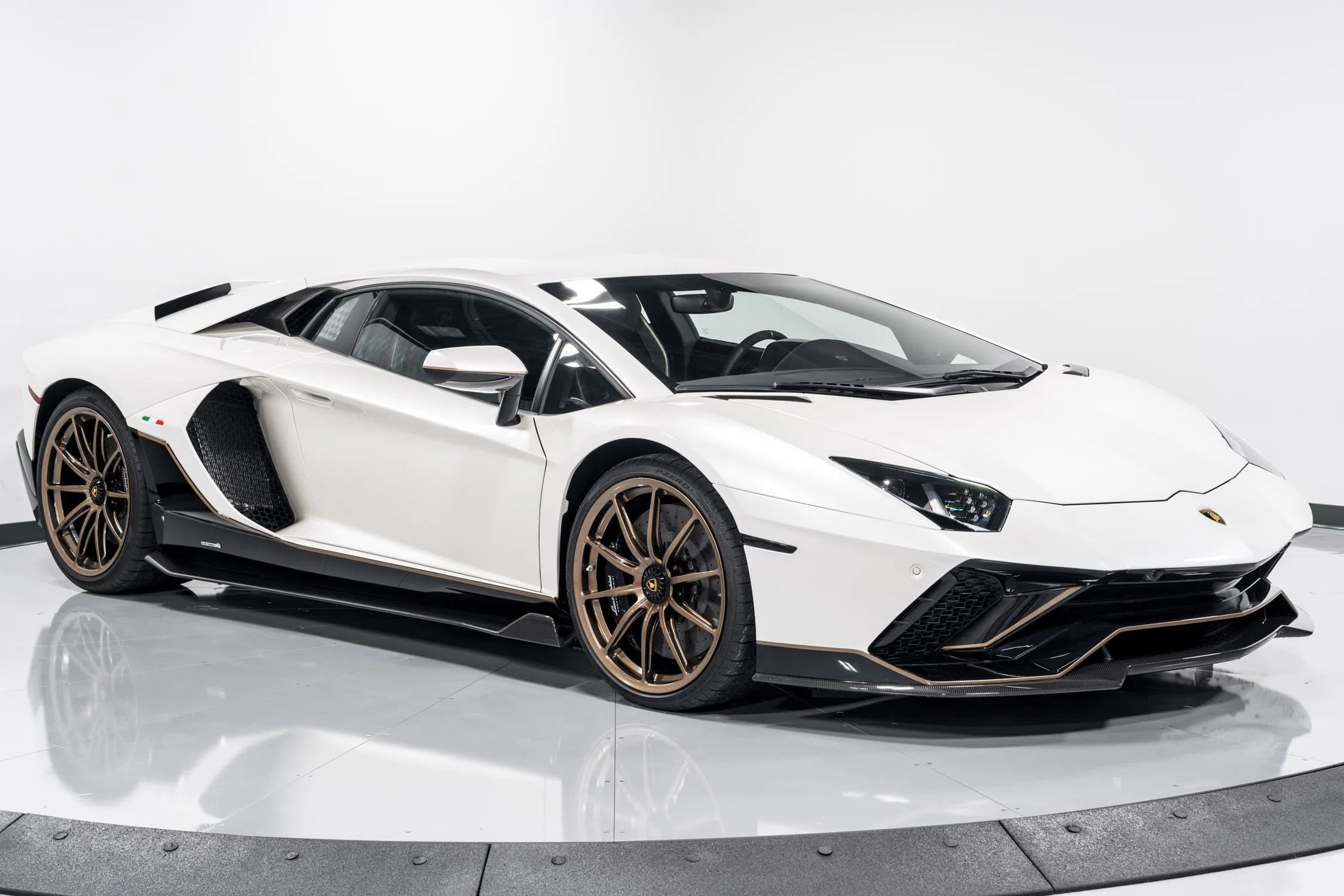 2022 Lamborghini Aventador Ultimae