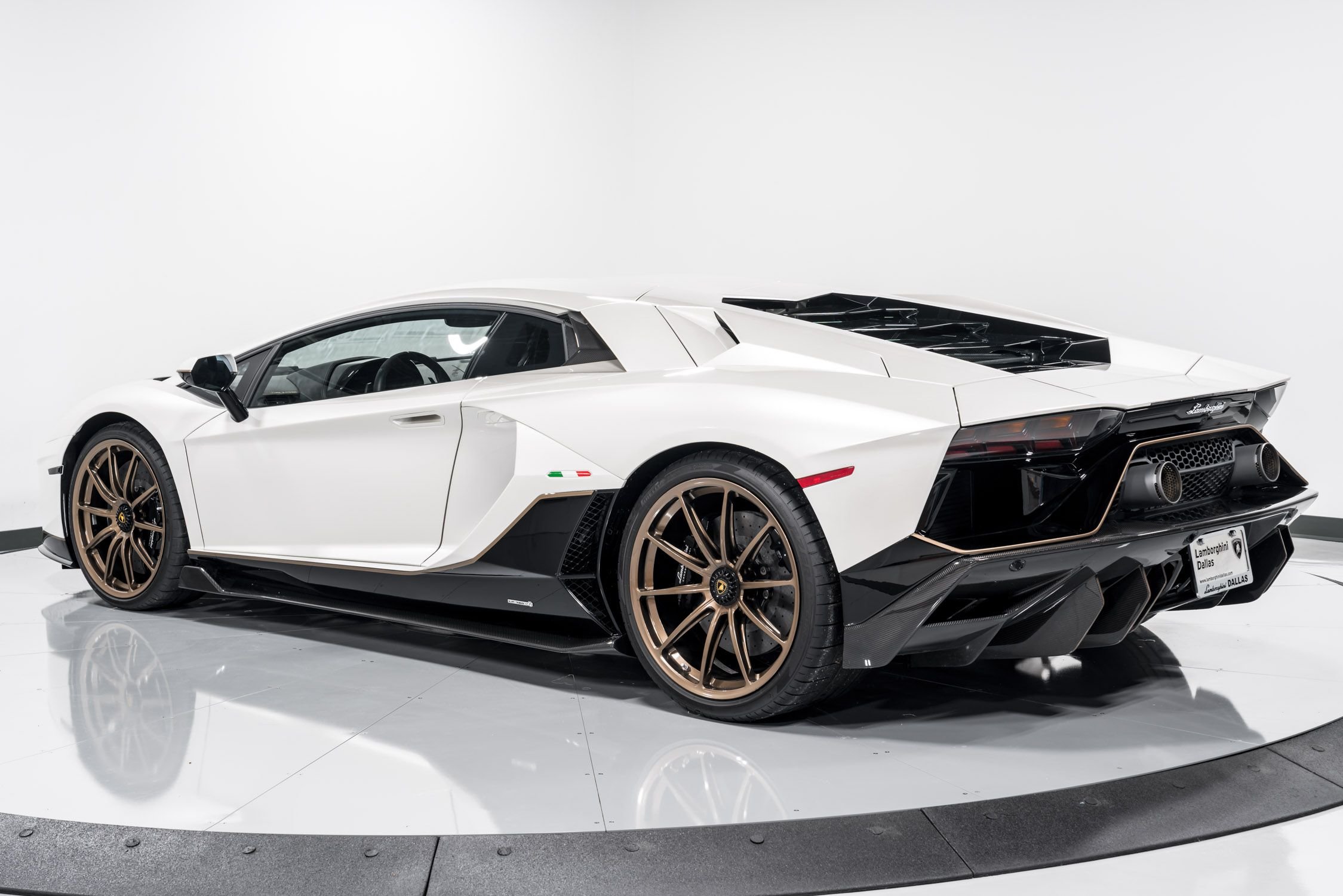 2022 Lamborghini Aventador Ultimae, 2/22