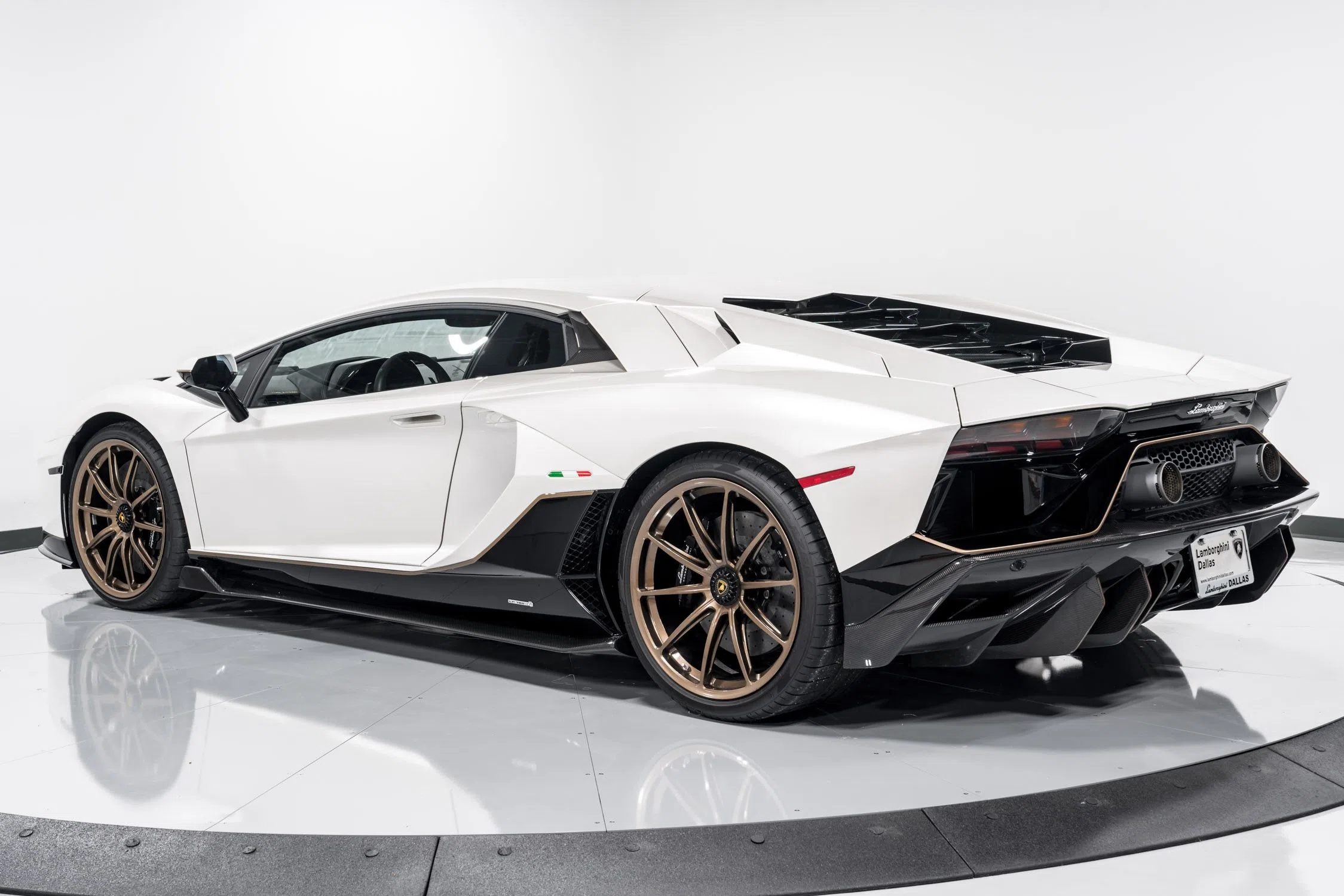 2022 Lamborghini Aventador Ultimae for sale, exterior, Balloon White