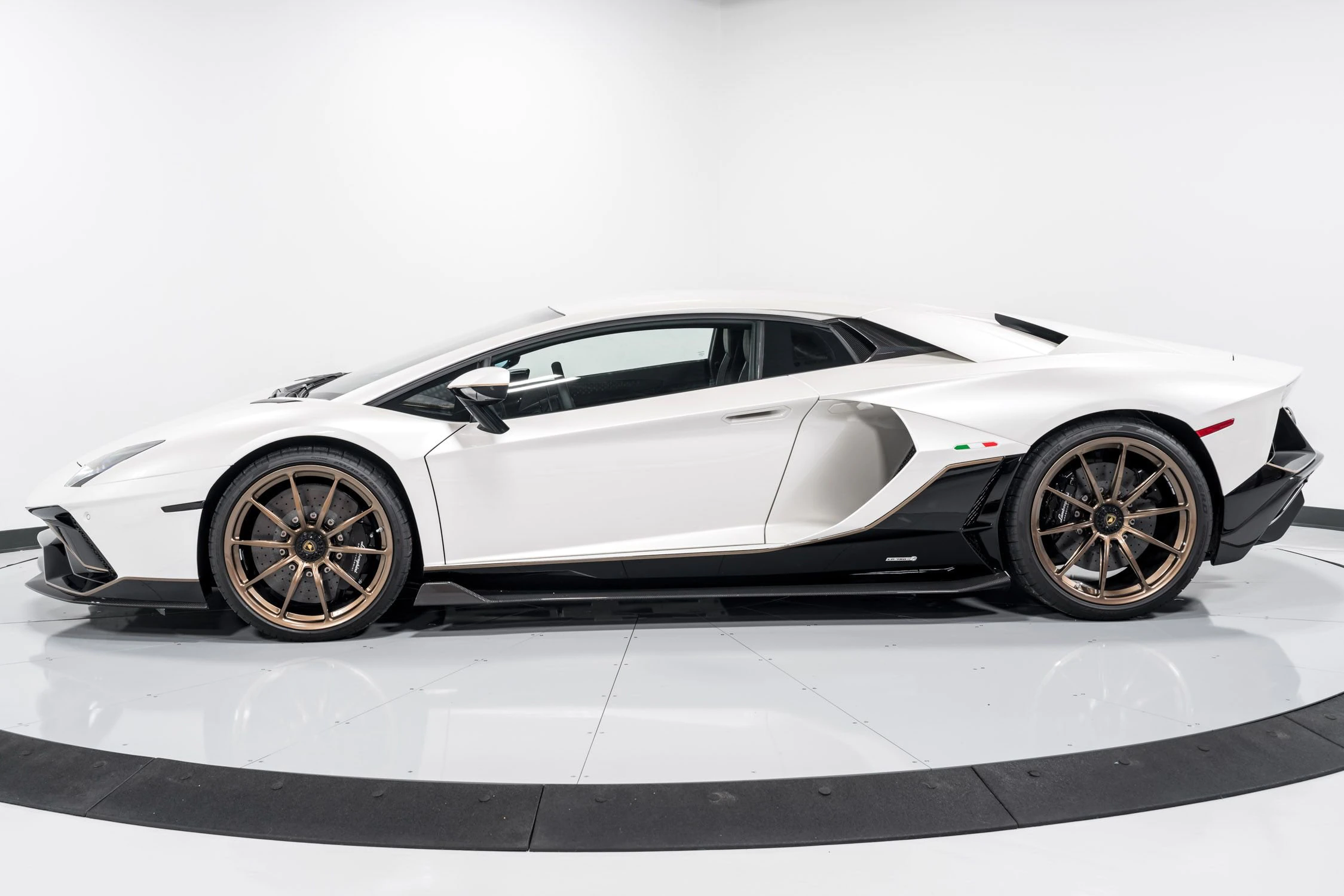 2022 Lamborghini Aventador Ultimae, 9/22