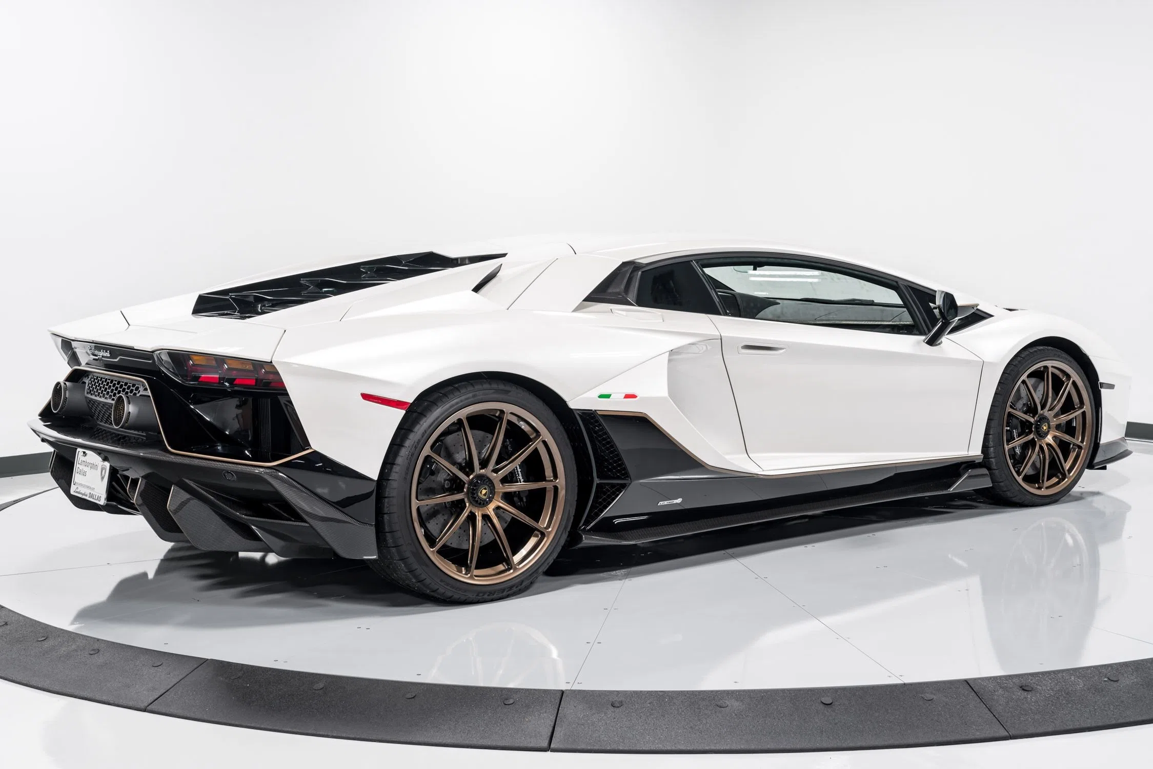 2022 Lamborghini Aventador Ultimae for sale, exterior, Balloon White