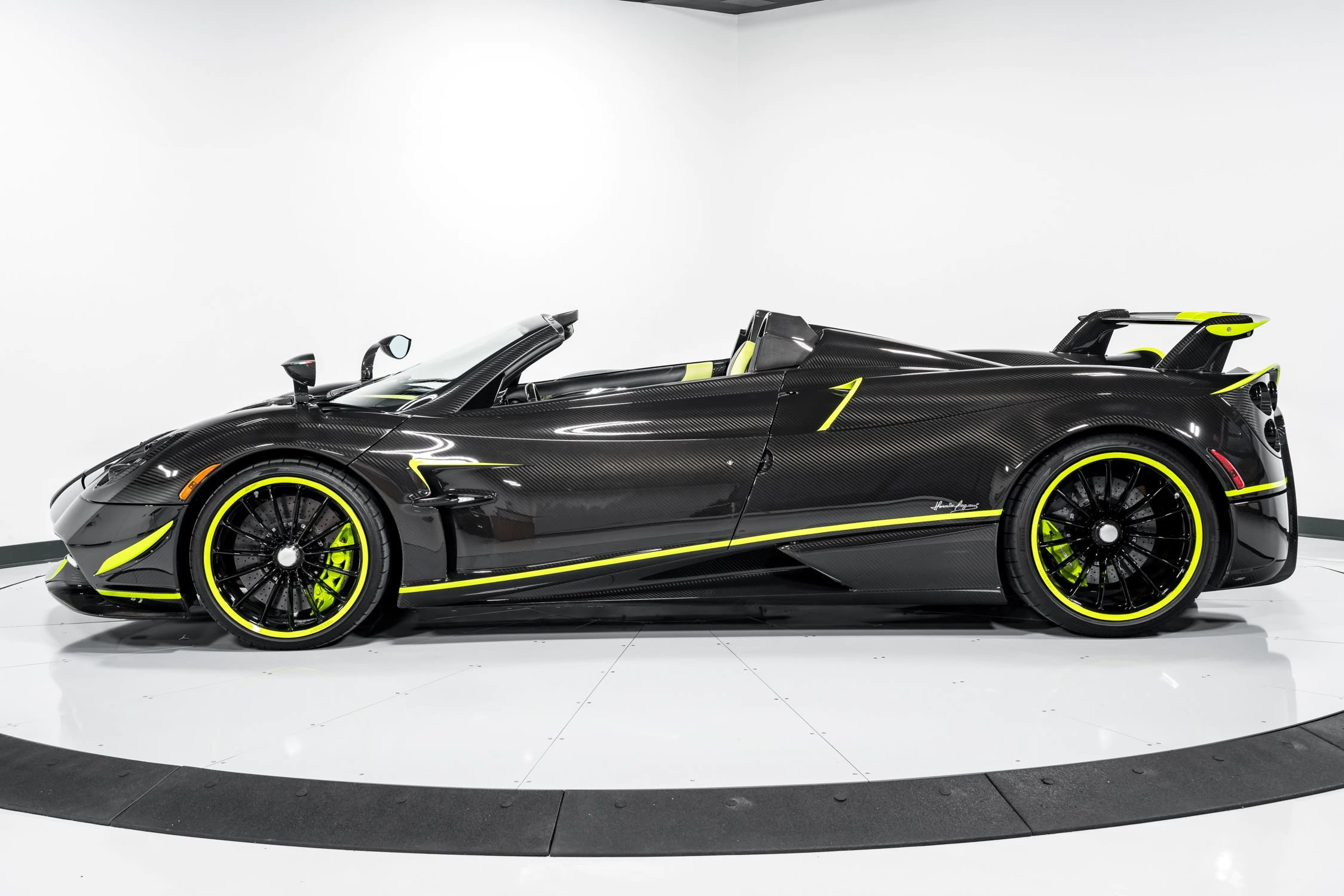 2017 Pagani Huayra Roadster, 16/26