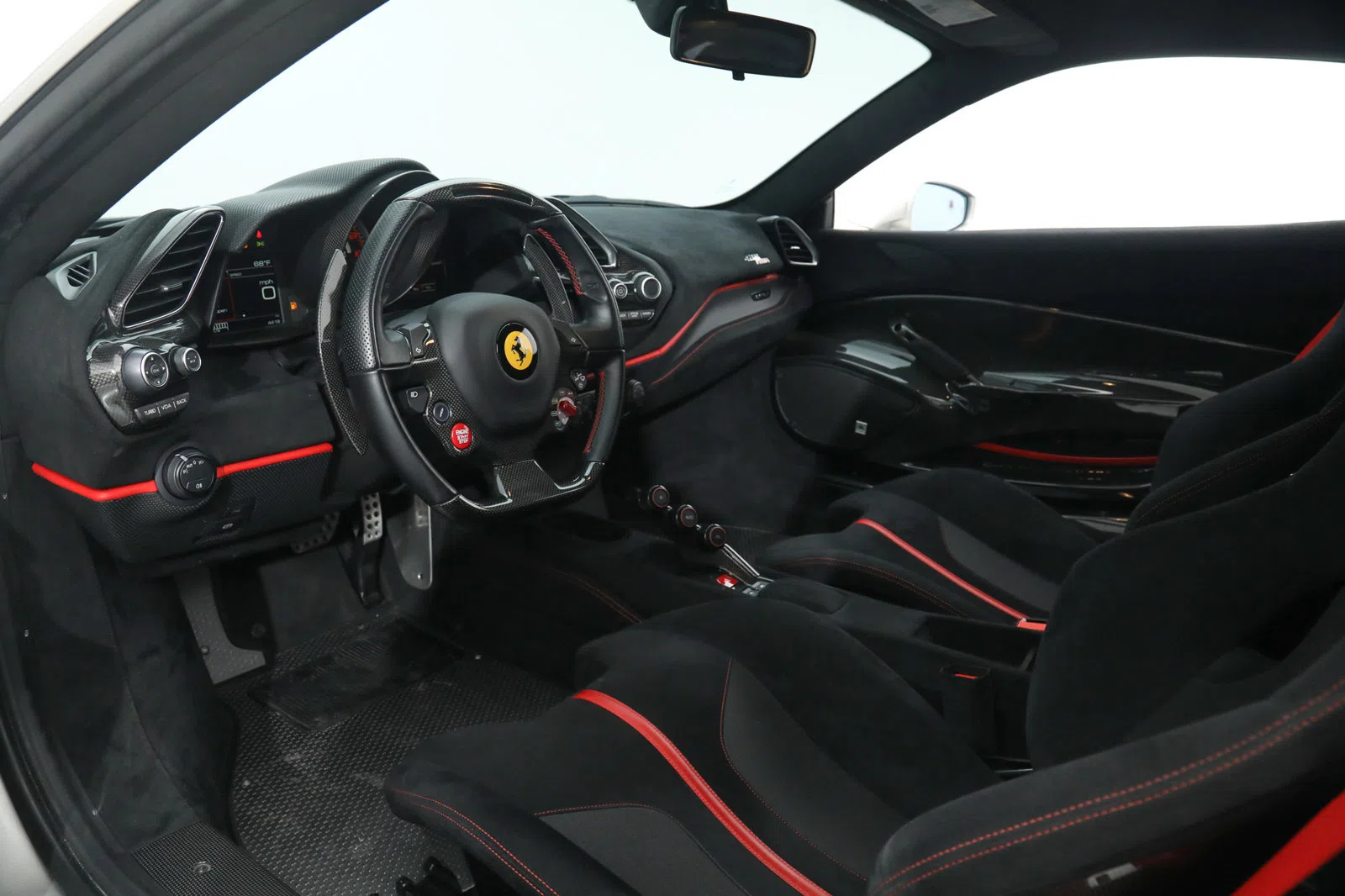 2020 Ferrari 488 Pista interior