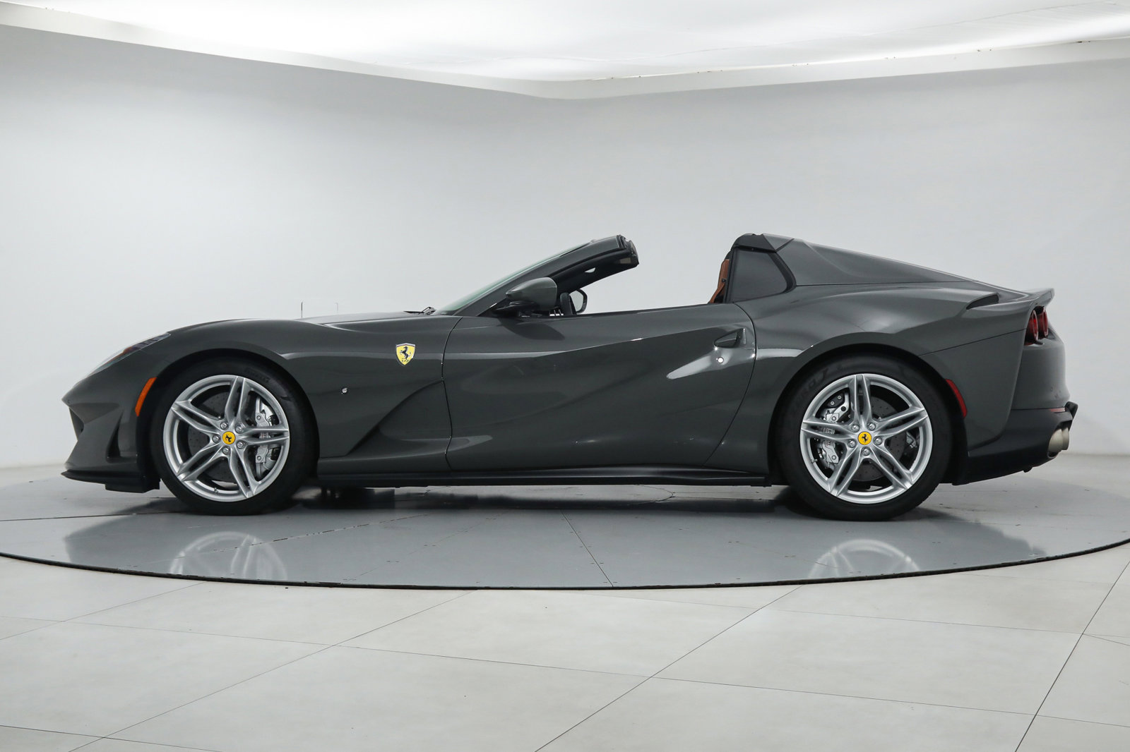 2021 FERRARI 812 GTS, 16/17