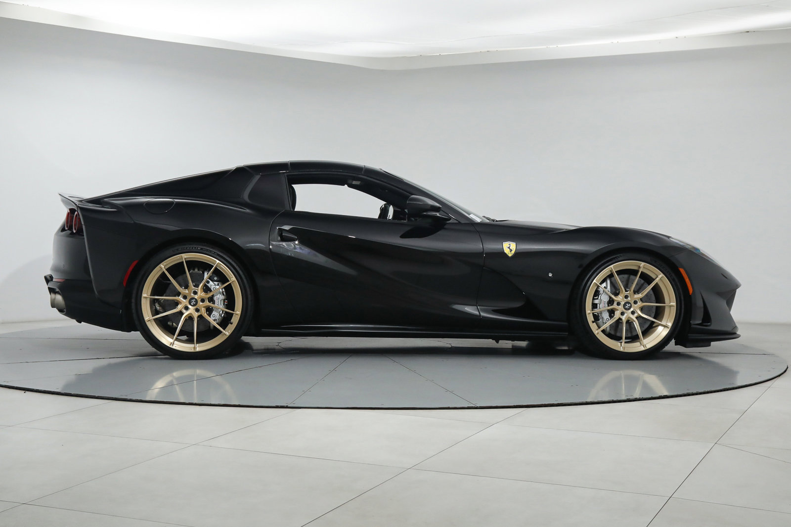 2022 FERRARI 812 GTS, 8/17