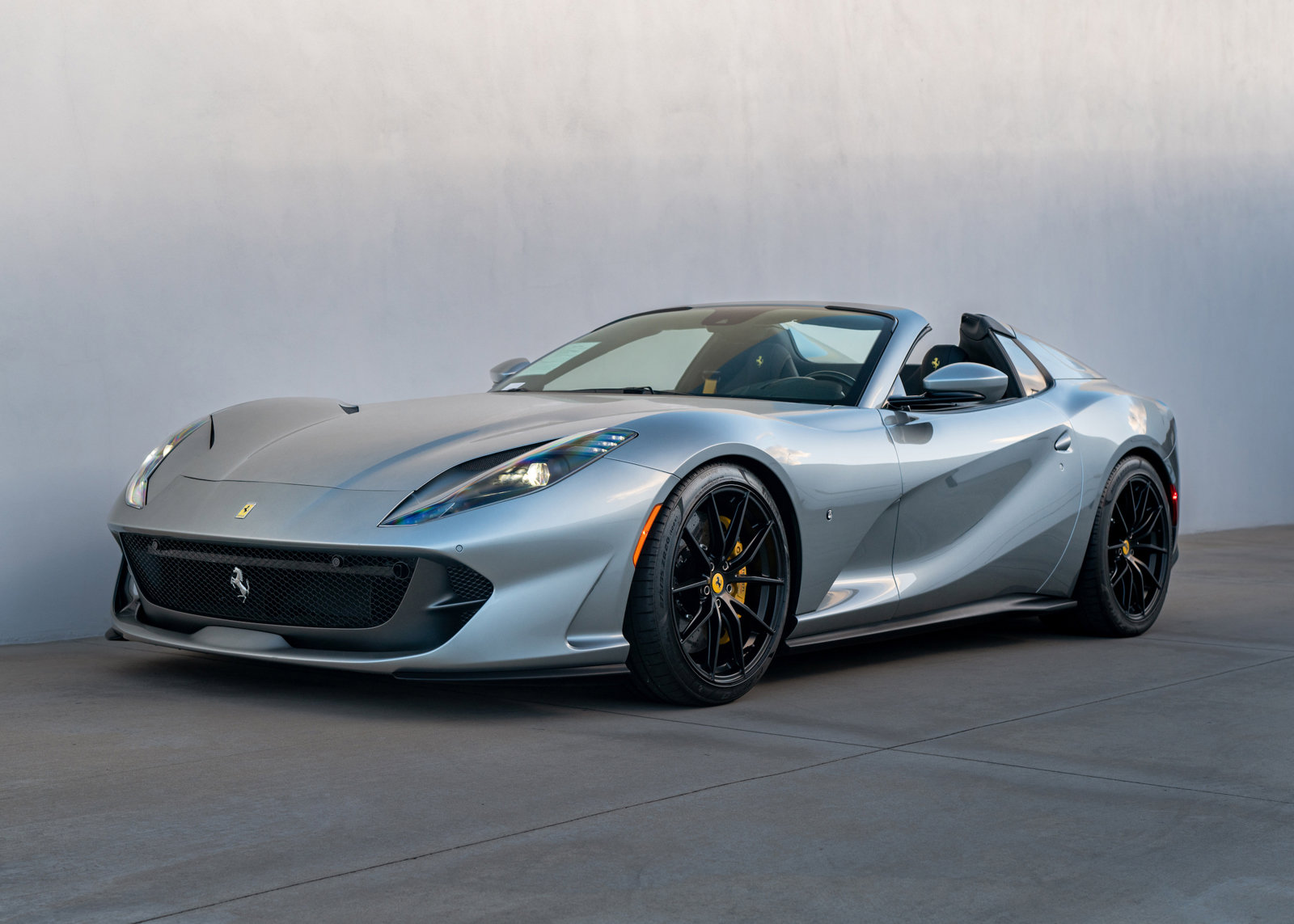 2021 FERRARI 812 GTS, 2/19