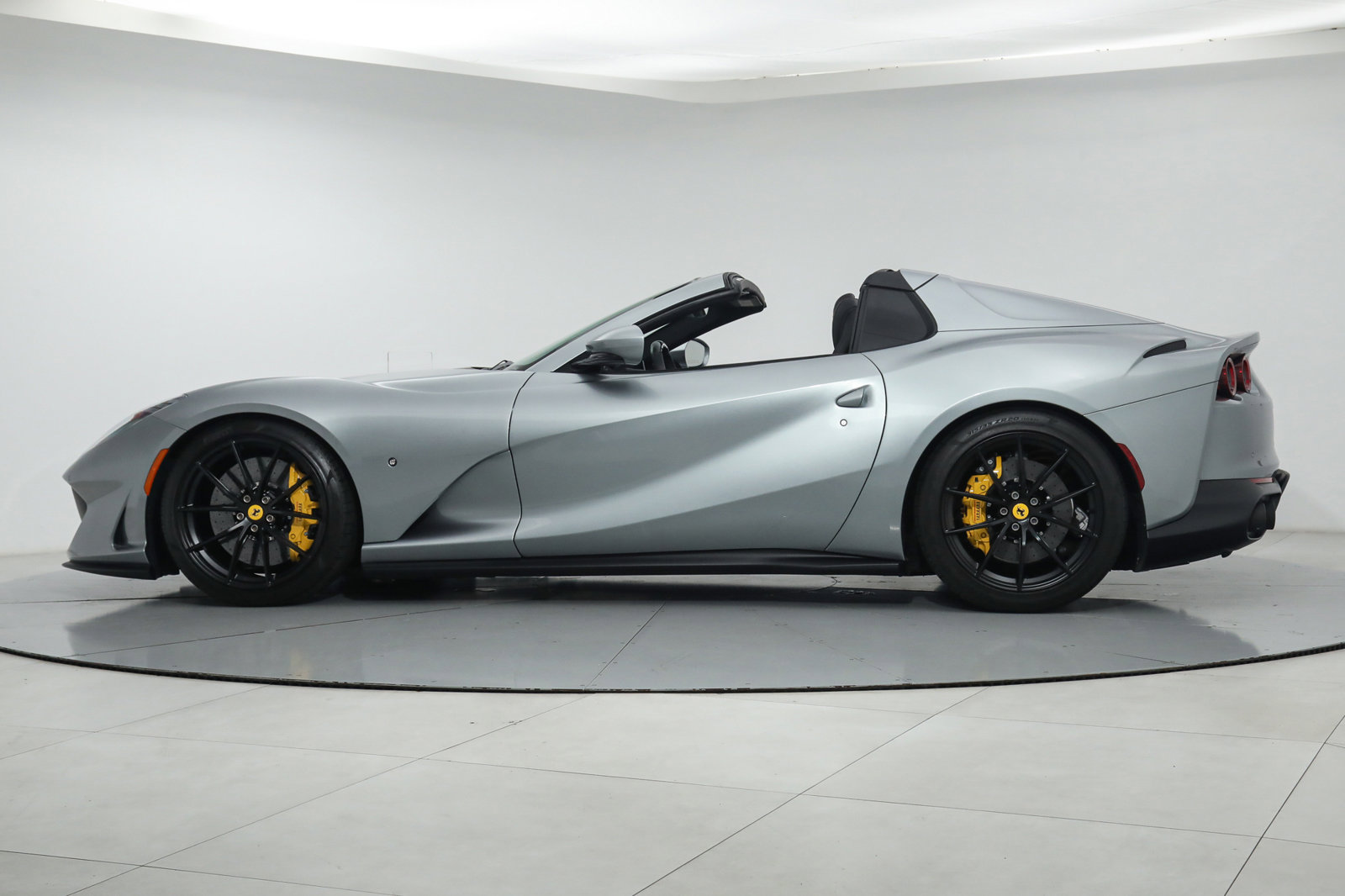 2021 FERRARI 812 GTS, 3/19