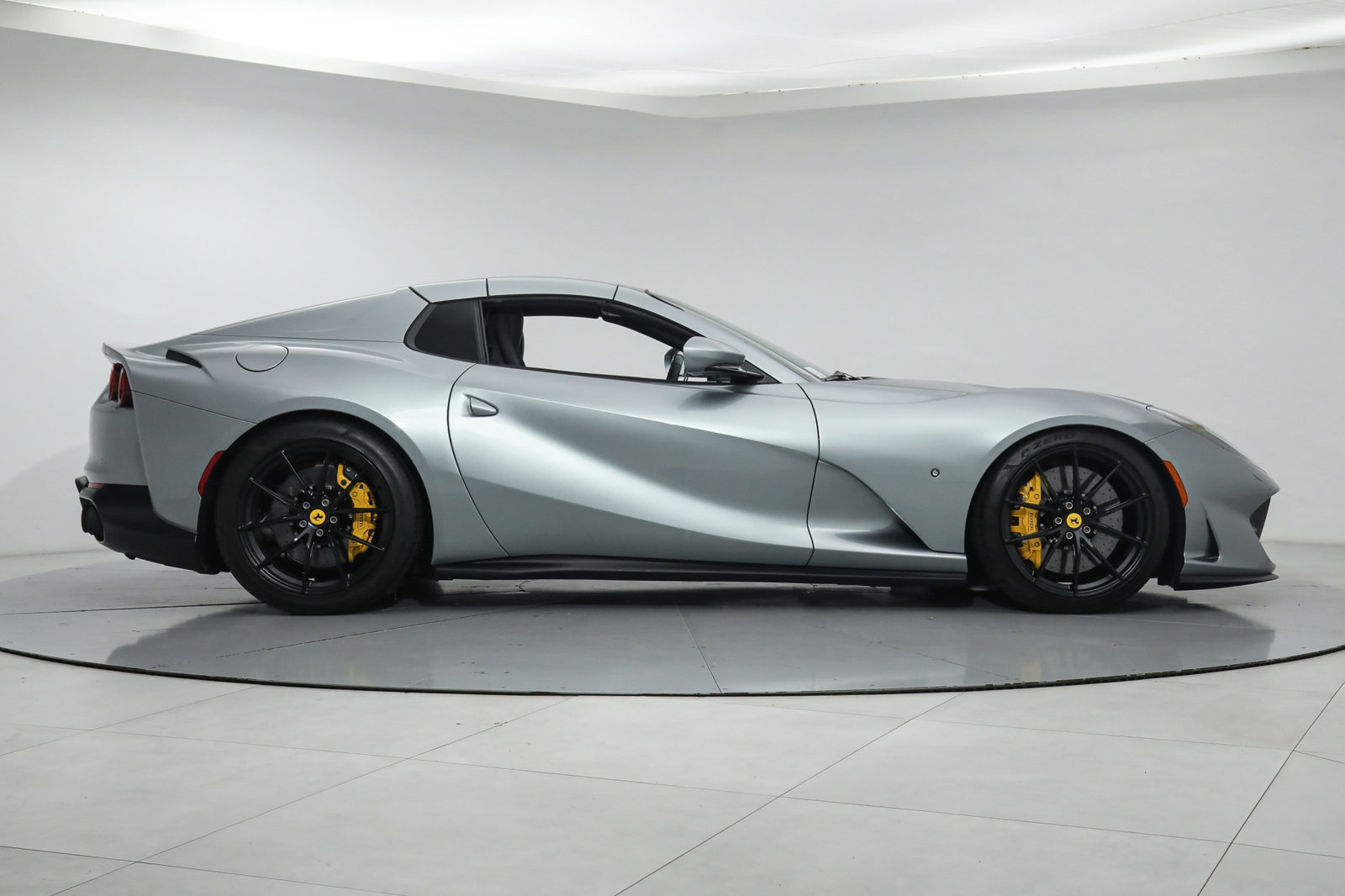2021 FERRARI 812 GTS, 8/19