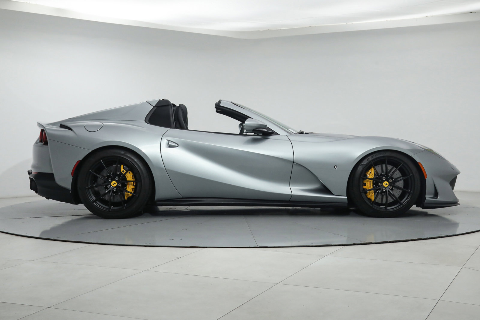 2021 FERRARI 812 GTS, 9/19
