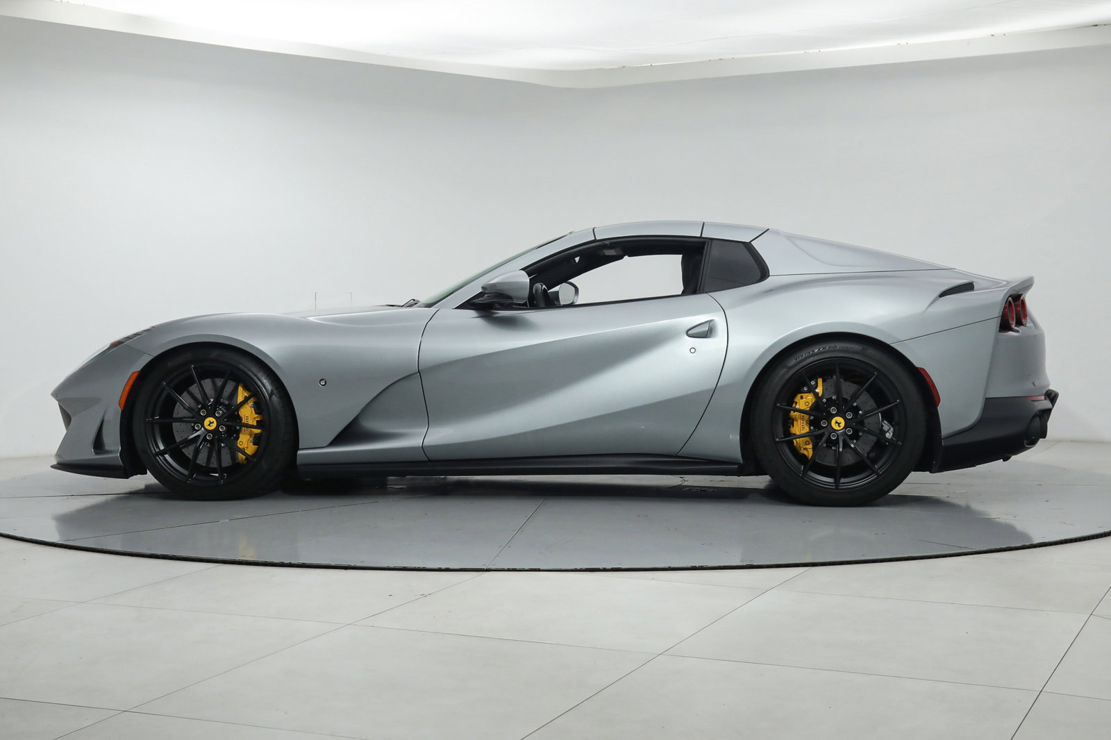 2021 FERRARI 812 GTS, 11/19