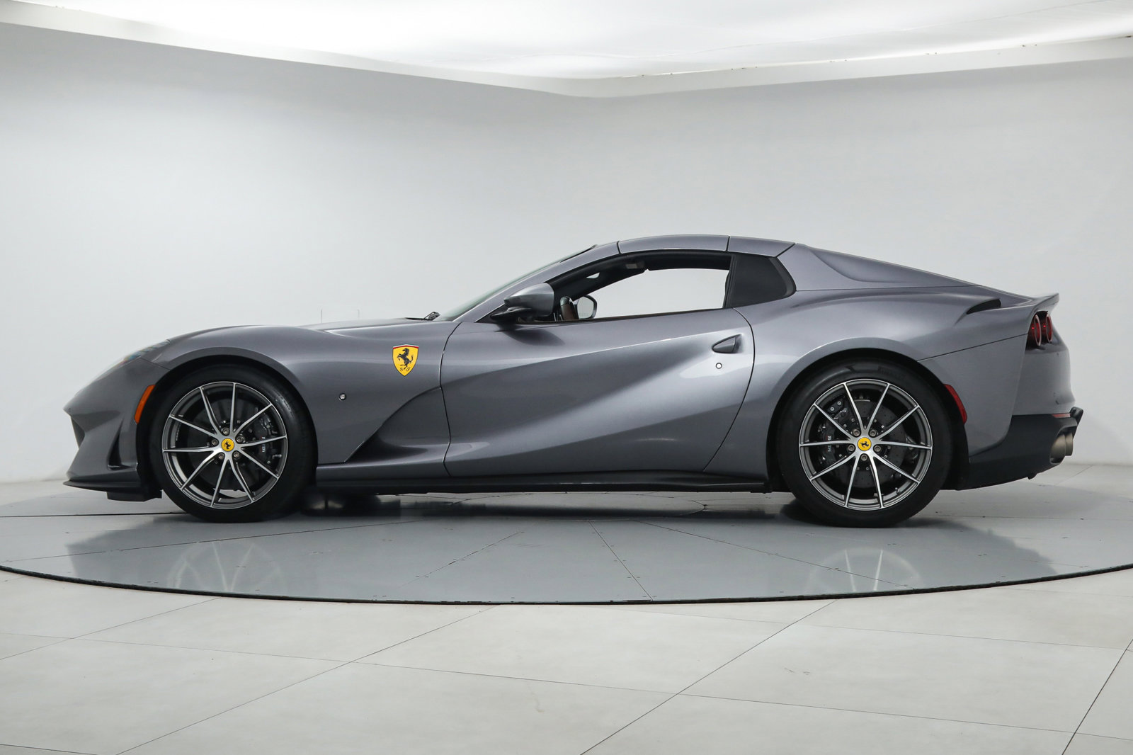2021 FERRARI 812 GTS, 4/16