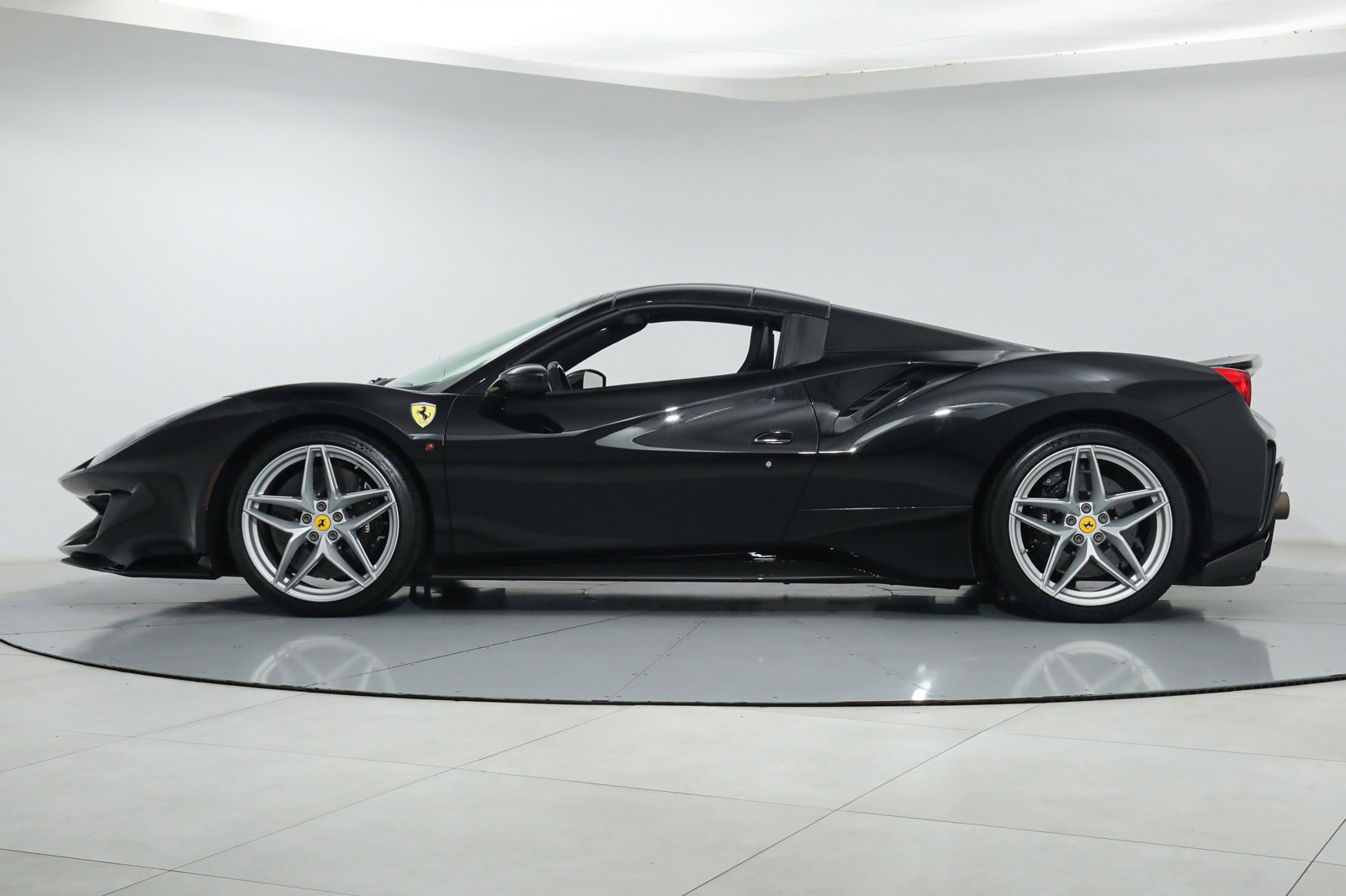 2020 Ferrari 488 Pista Spider, 15/26