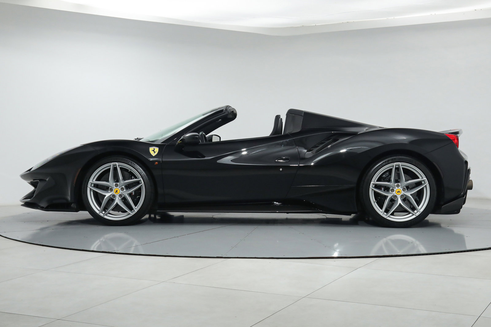 2020 Ferrari 488 Pista Spider, 25/26