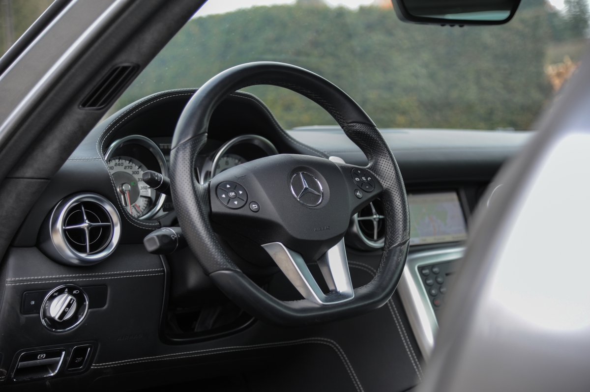2010 MERCEDES-BENZ SLS AMG, 2/14