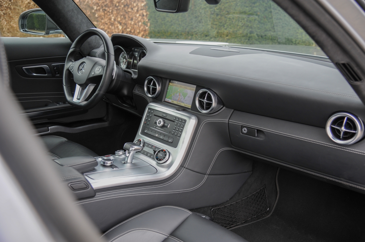 2010 MERCEDES-BENZ SLS AMG, 3/14