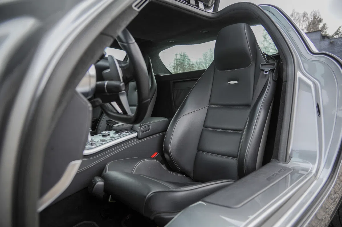 2010 Mercedes-Benz SLS AMG interior, seats