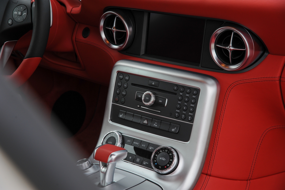 2010 MERCEDES-BENZ SLS, 9/13