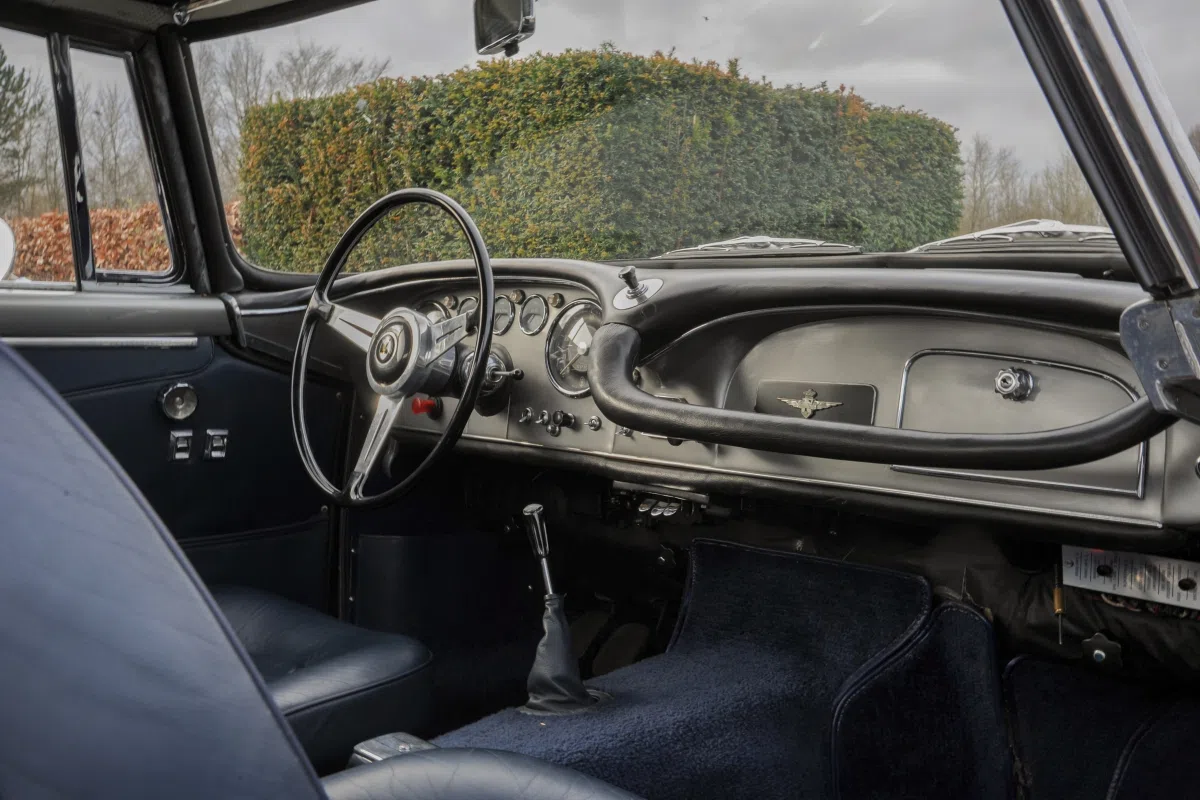 1962 Maserati 3500 GTI Touring interior, dashboard
