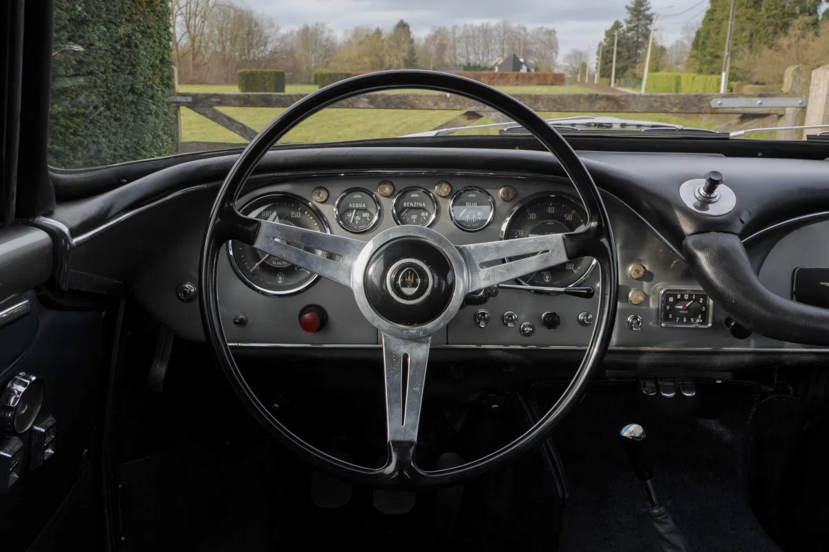 1962 Maserati 3500 GTI Touring interior, dashboard