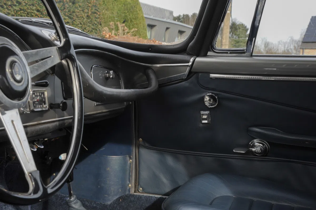 1962 Maserati 3500 GTI Touring interior, door panel
