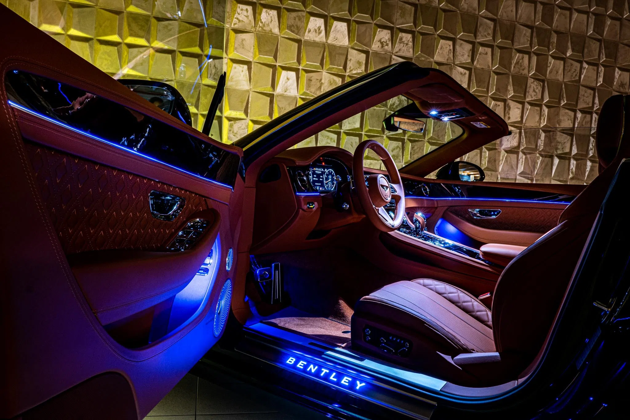 2023 Bentley Continental GTC V8 interior