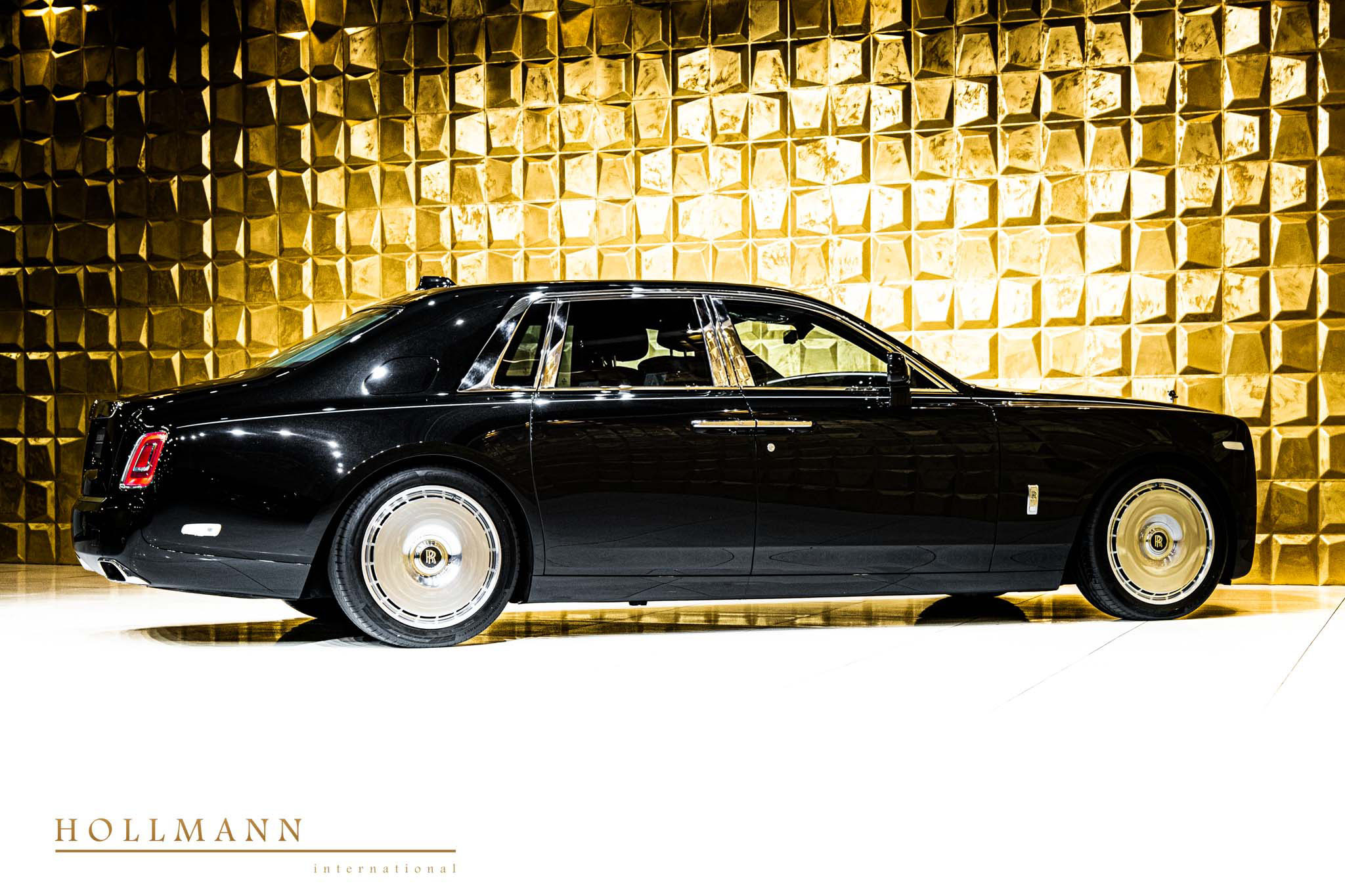 2023 Rolls-Royce Phantom, 2/16
