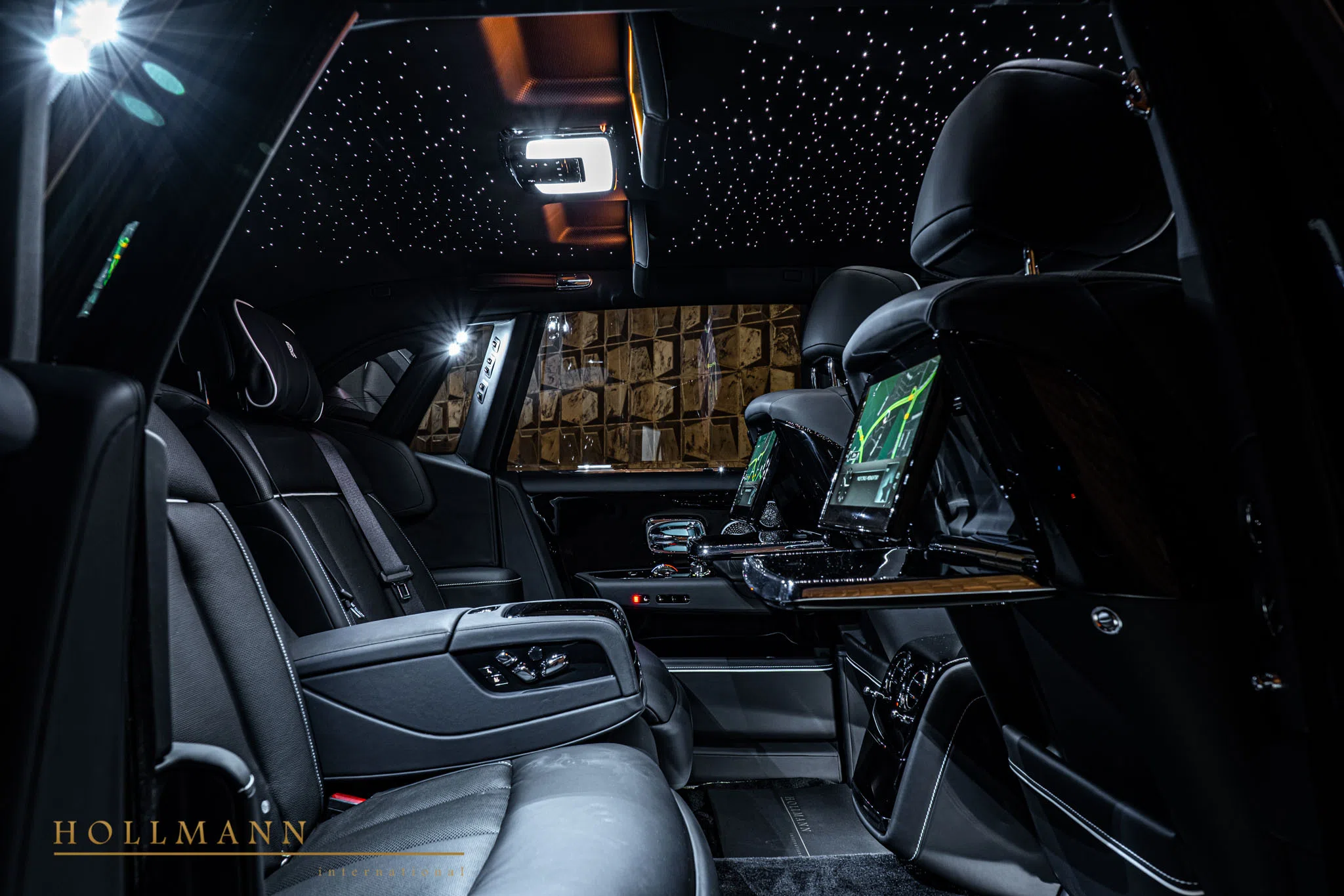 2023 Rolls-Royce Phantom interior, seats
