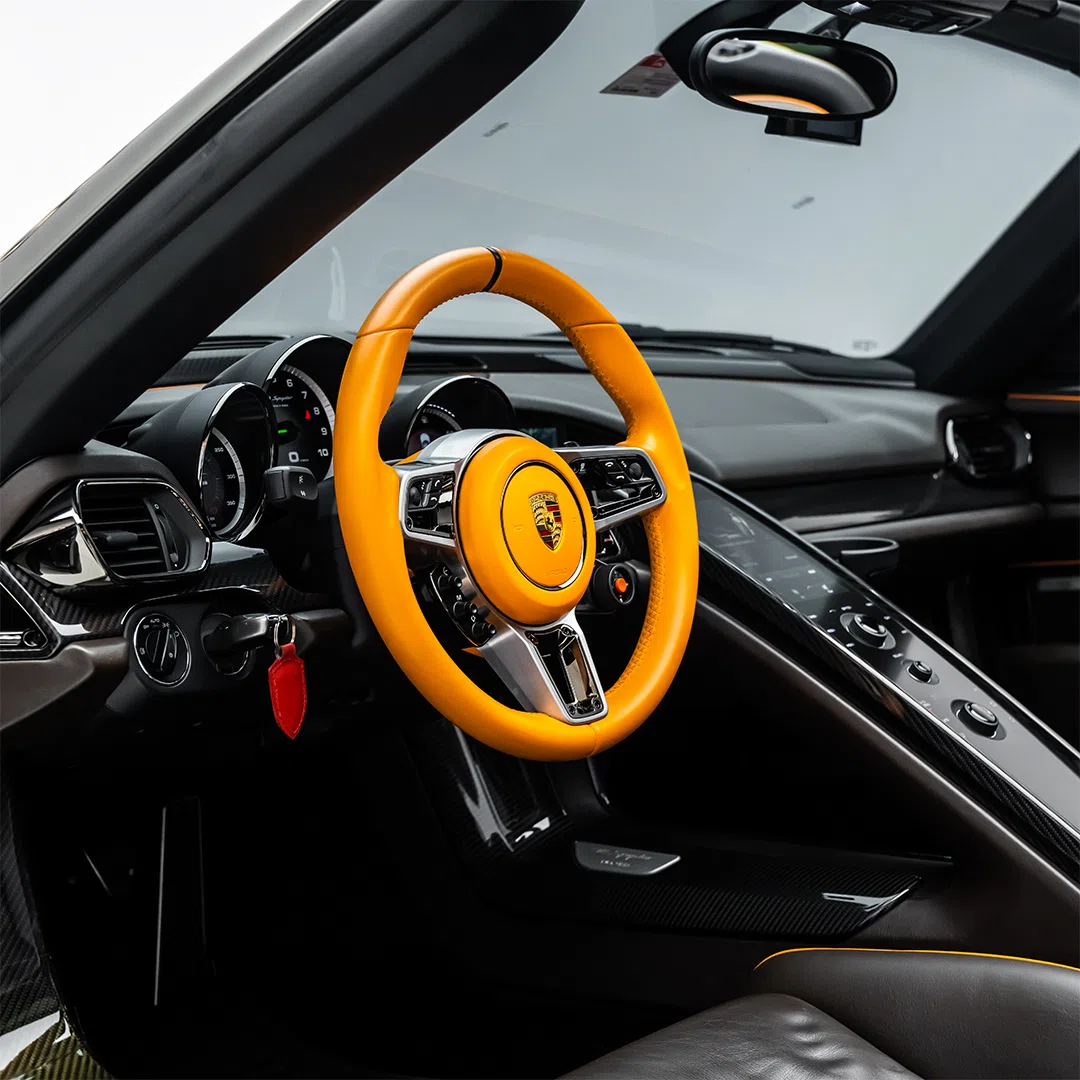 2015 Porsche 918 Spyder interior