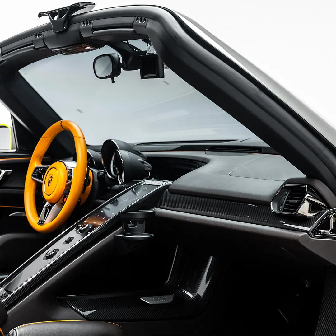 2015 Porsche 918 Spyder interior, dashboard