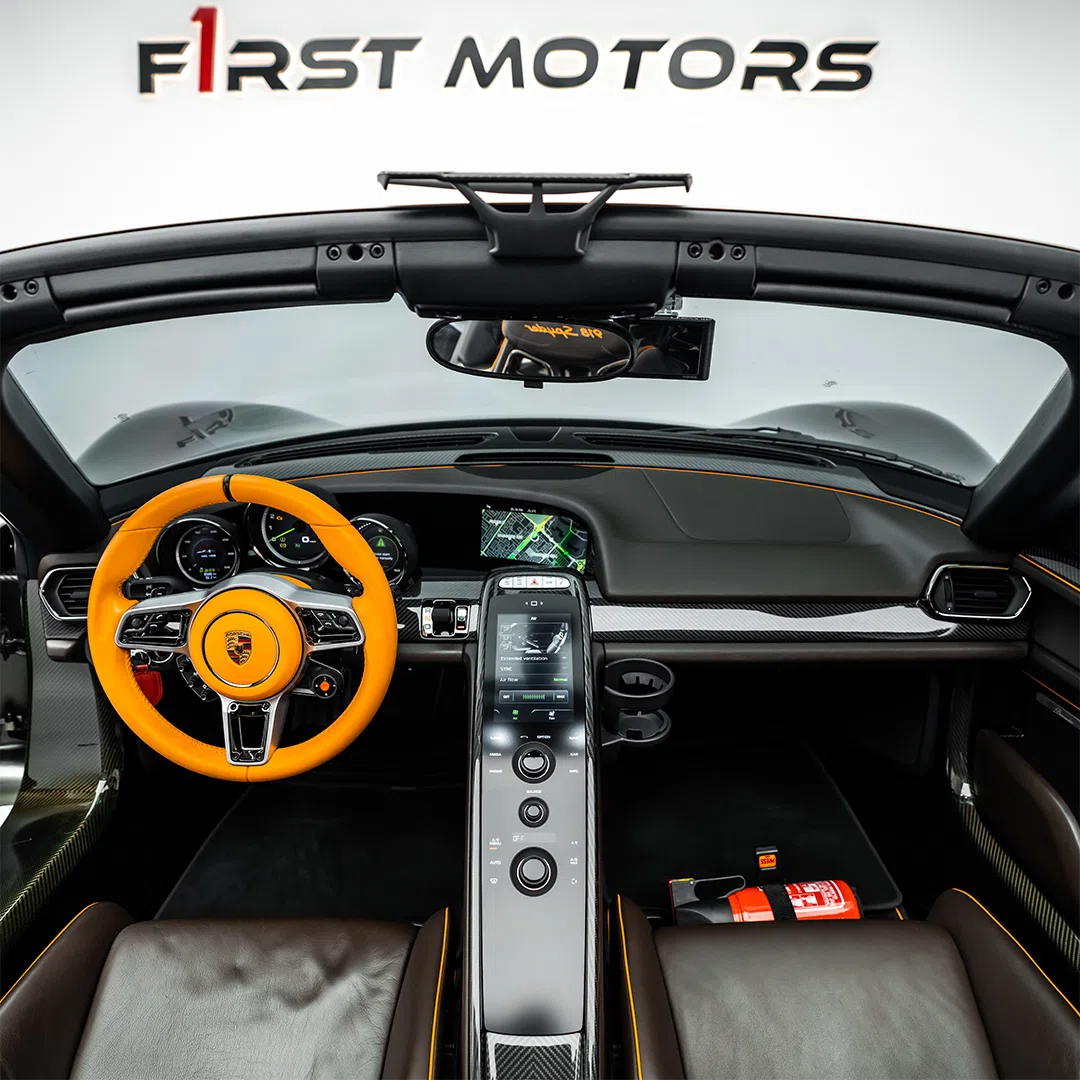 2015 Porsche 918 Spyder interior, dashboard
