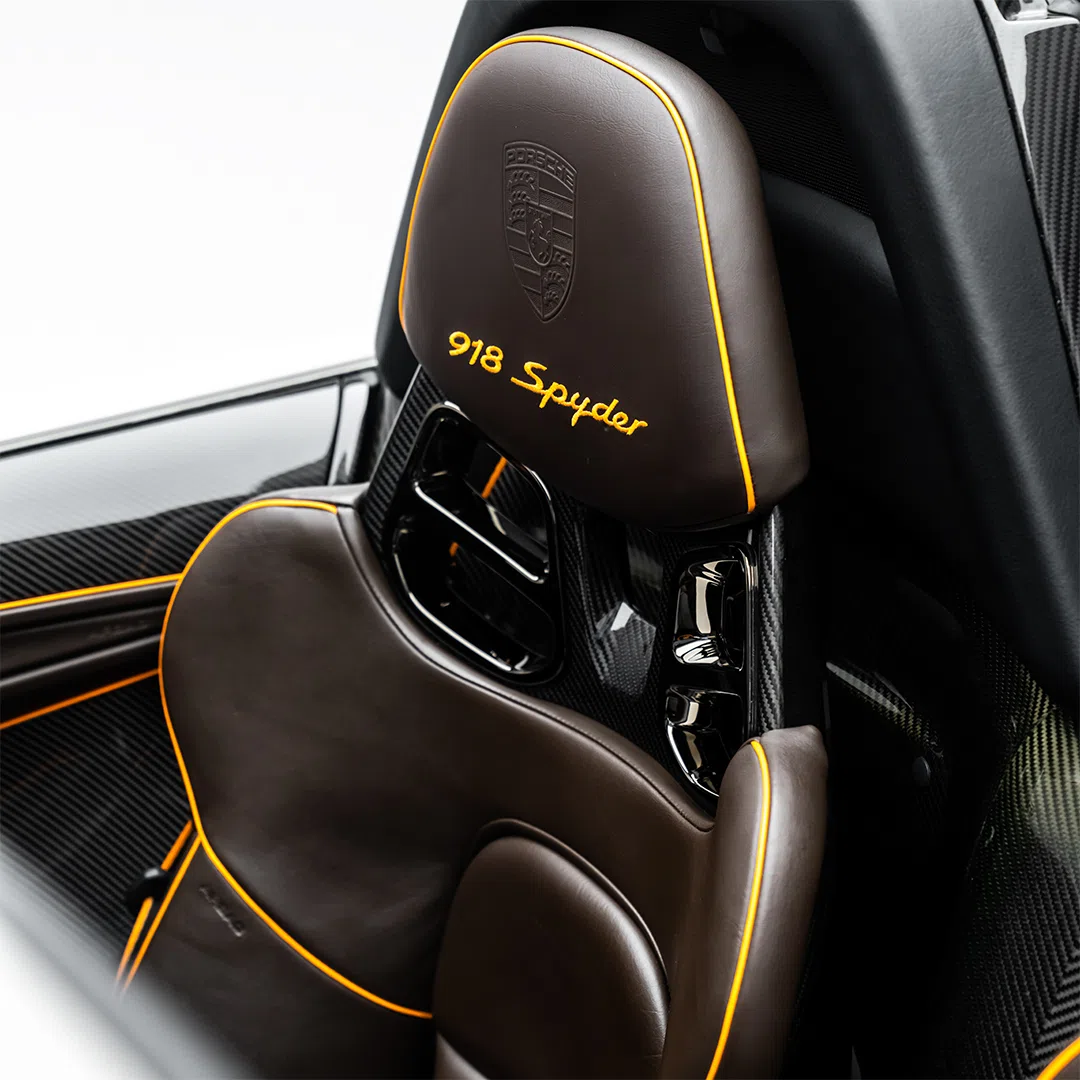 2015 Porsche 918 Spyder interior, seats