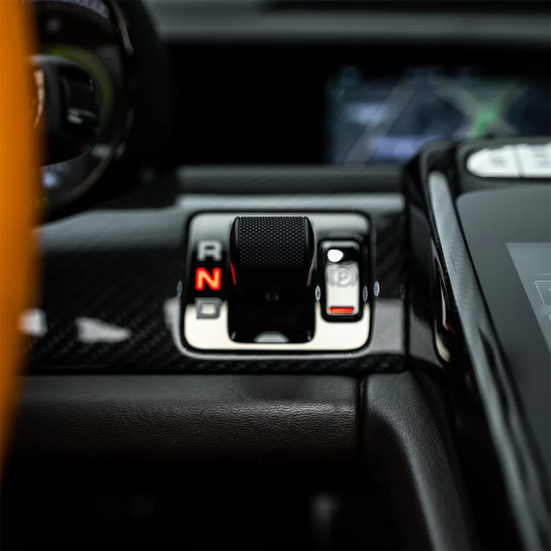2015 Porsche 918 Spyder interior, center console