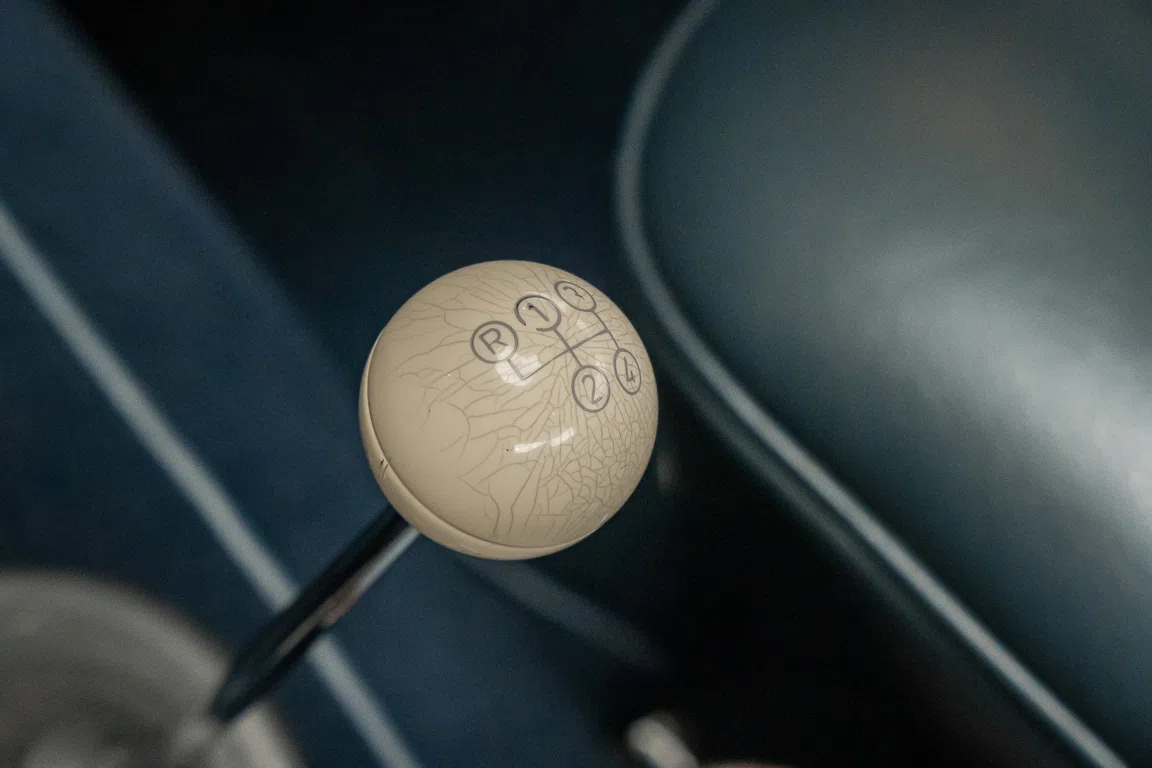 1963 Mercedes-Benz 220 SEb Cabriolet W111 interior