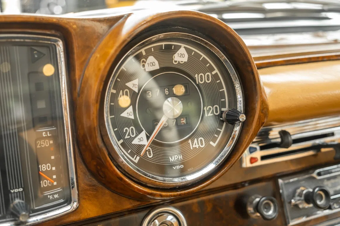 1969 Mercedes-Benz 300 SE Coupé W112 interior