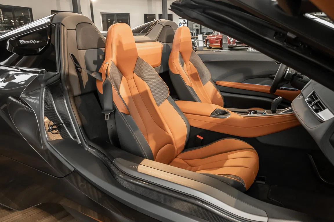 2020 BMW i8 Roadster Ulitmate Sophisto Edition interior, seats