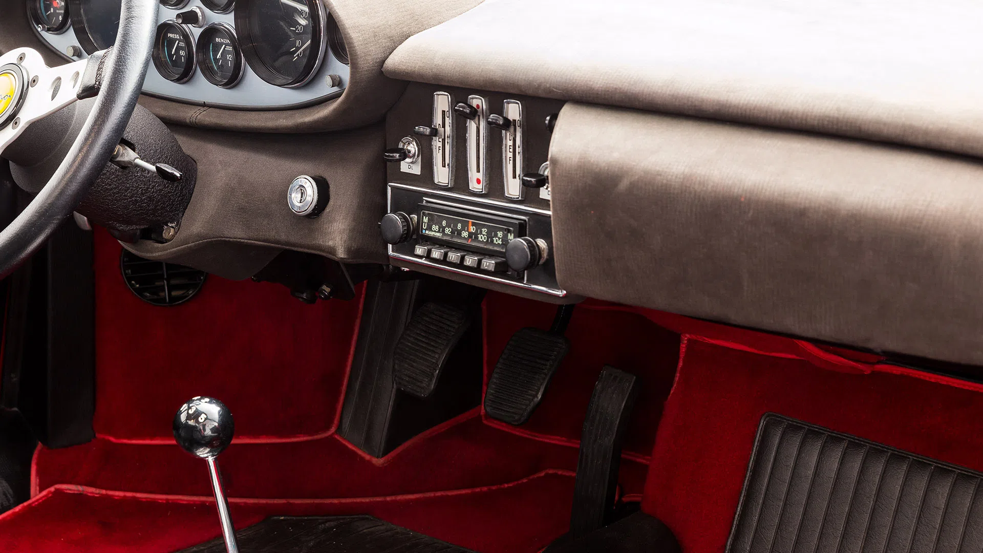 1972 Ferrari Dino 246 GT interior