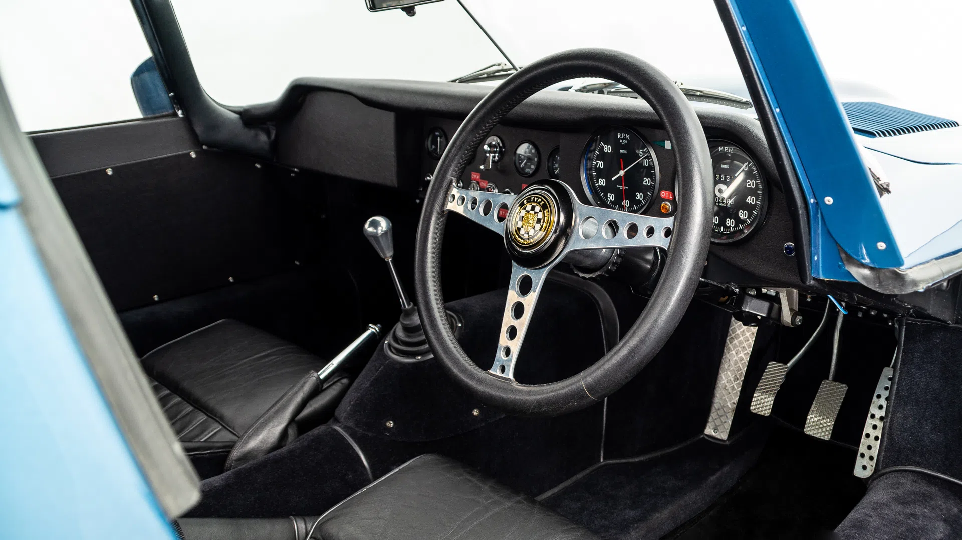 1969 Jaguar E-Type interior, dashboard