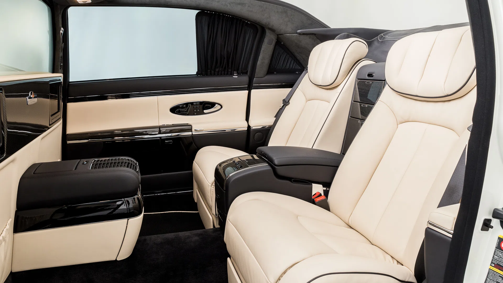 2009 Maybach 62S Landaulet interior, seats, 555A Leather exklusiv beige