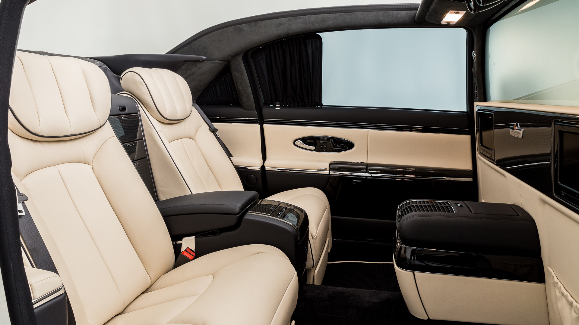 2009 MAYBACH 62S LANDAULET, 8/25