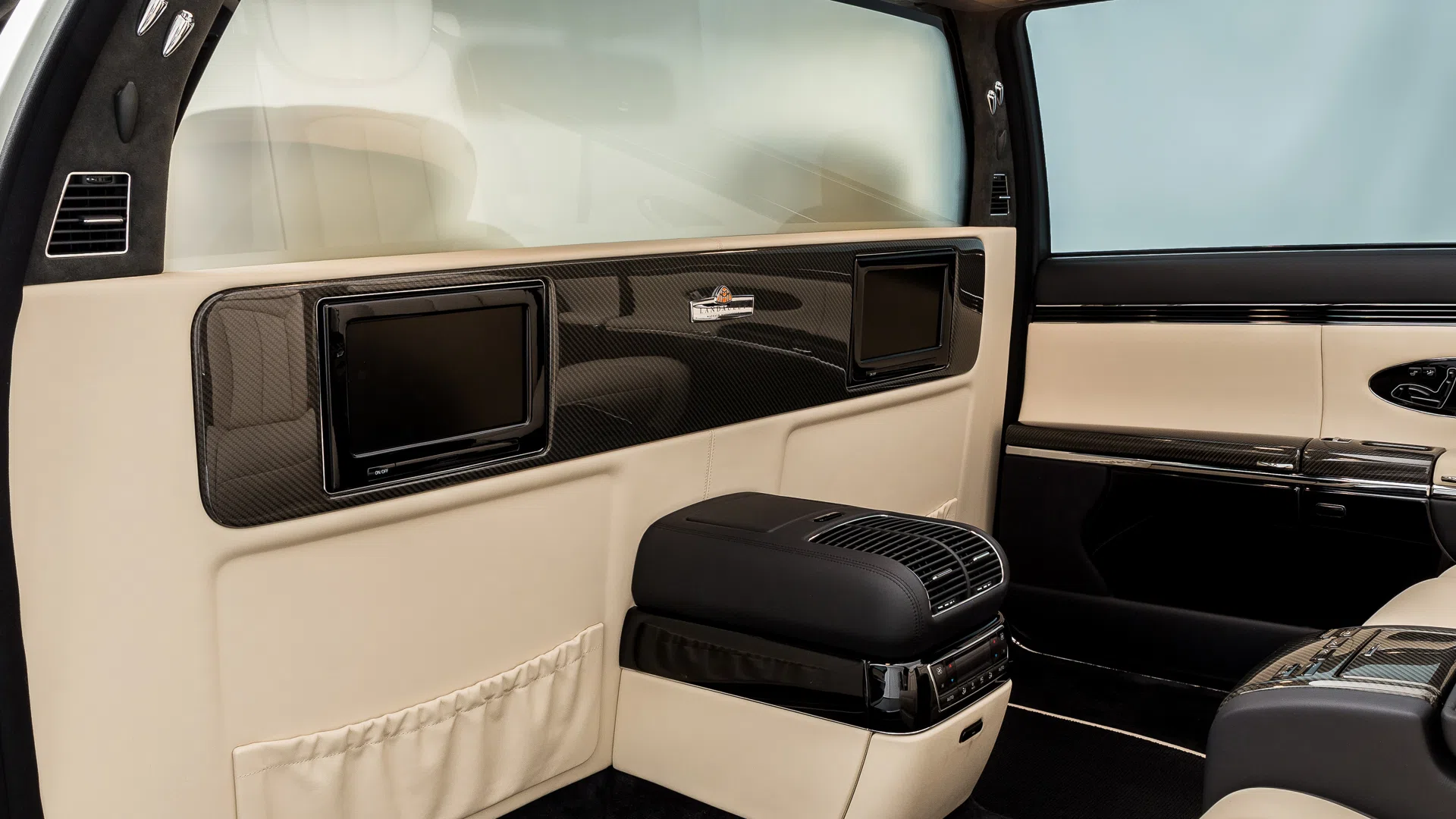 2009 Maybach 62S Landaulet interior, door panel, 555A Leather exklusiv beige