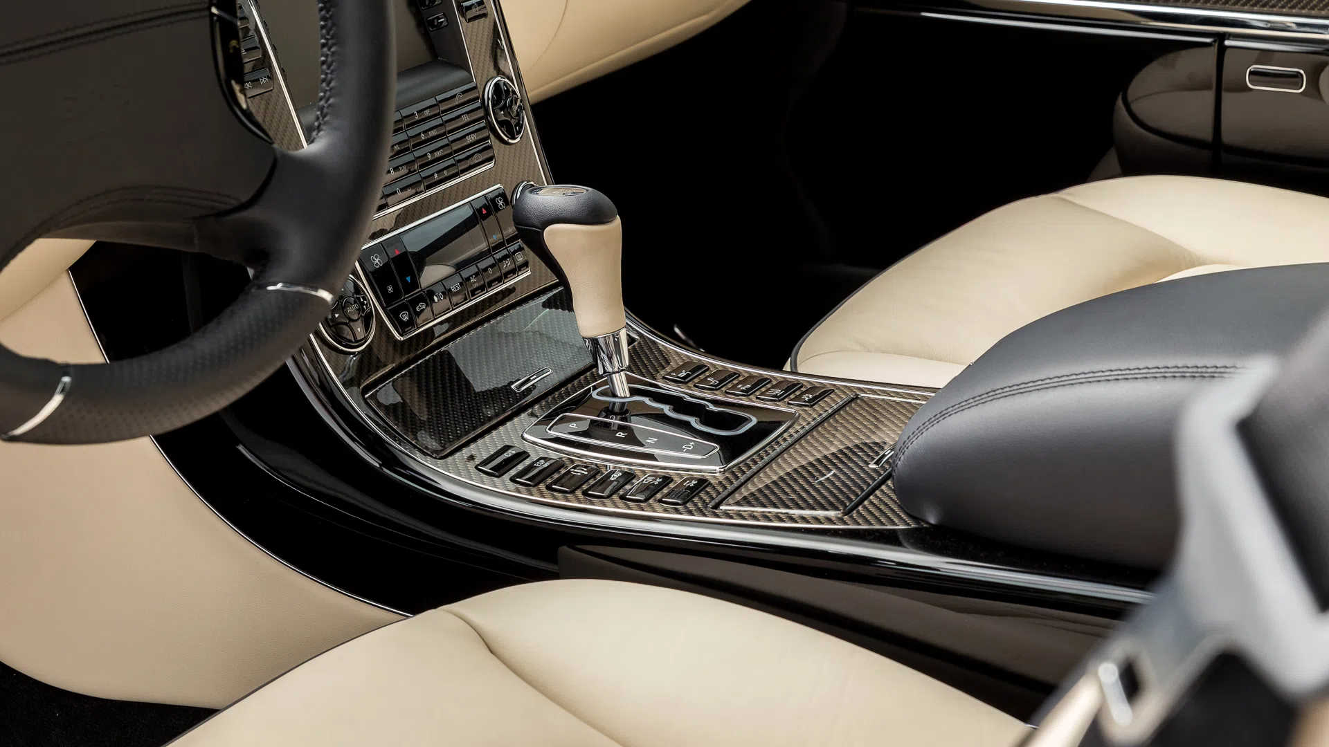 2009 Maybach 62S Landaulet interior, center console, 555A Leather exklusiv beige