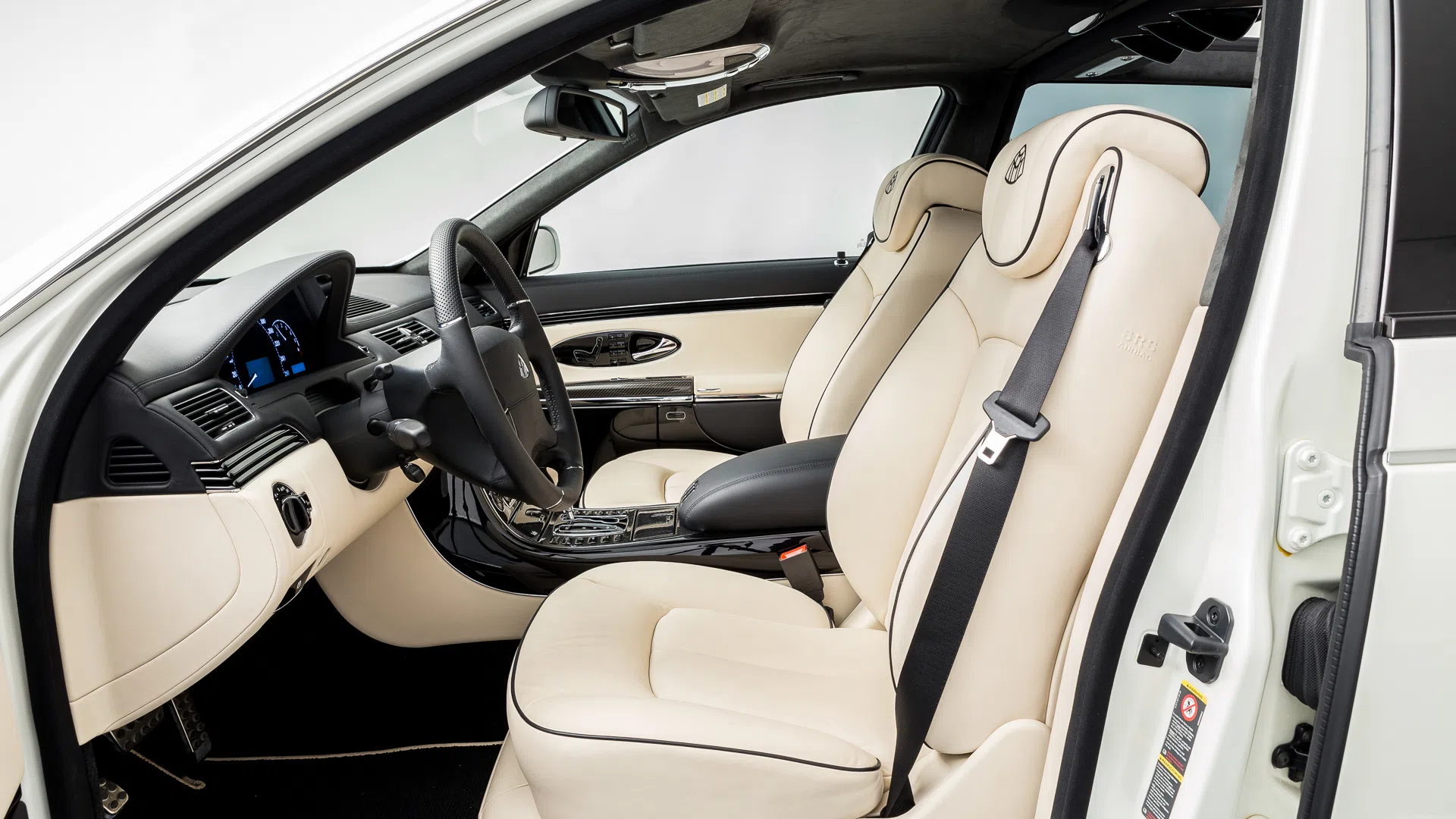 2009 Maybach 62S Landaulet interior, seats, 555A Leather exklusiv beige