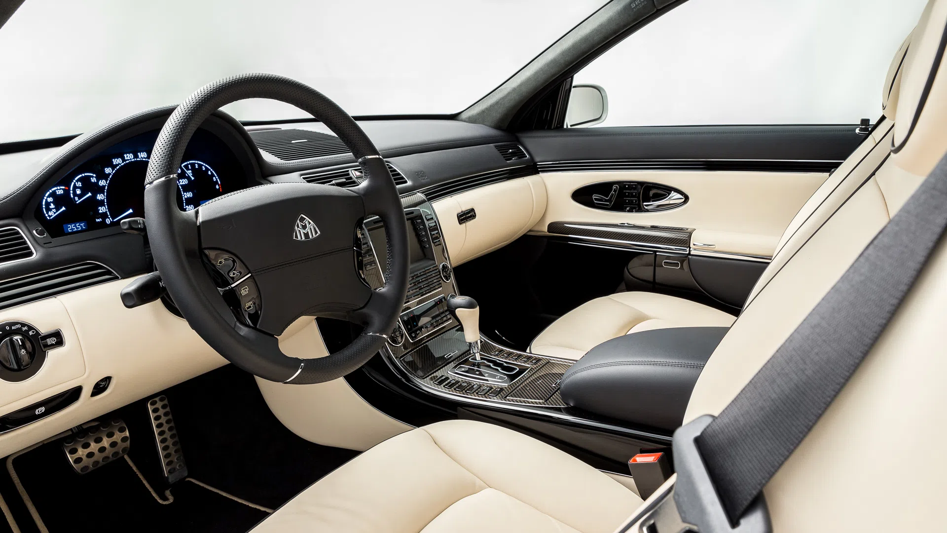 2009 Maybach 62S Landaulet interior, 555A Leather exklusiv beige