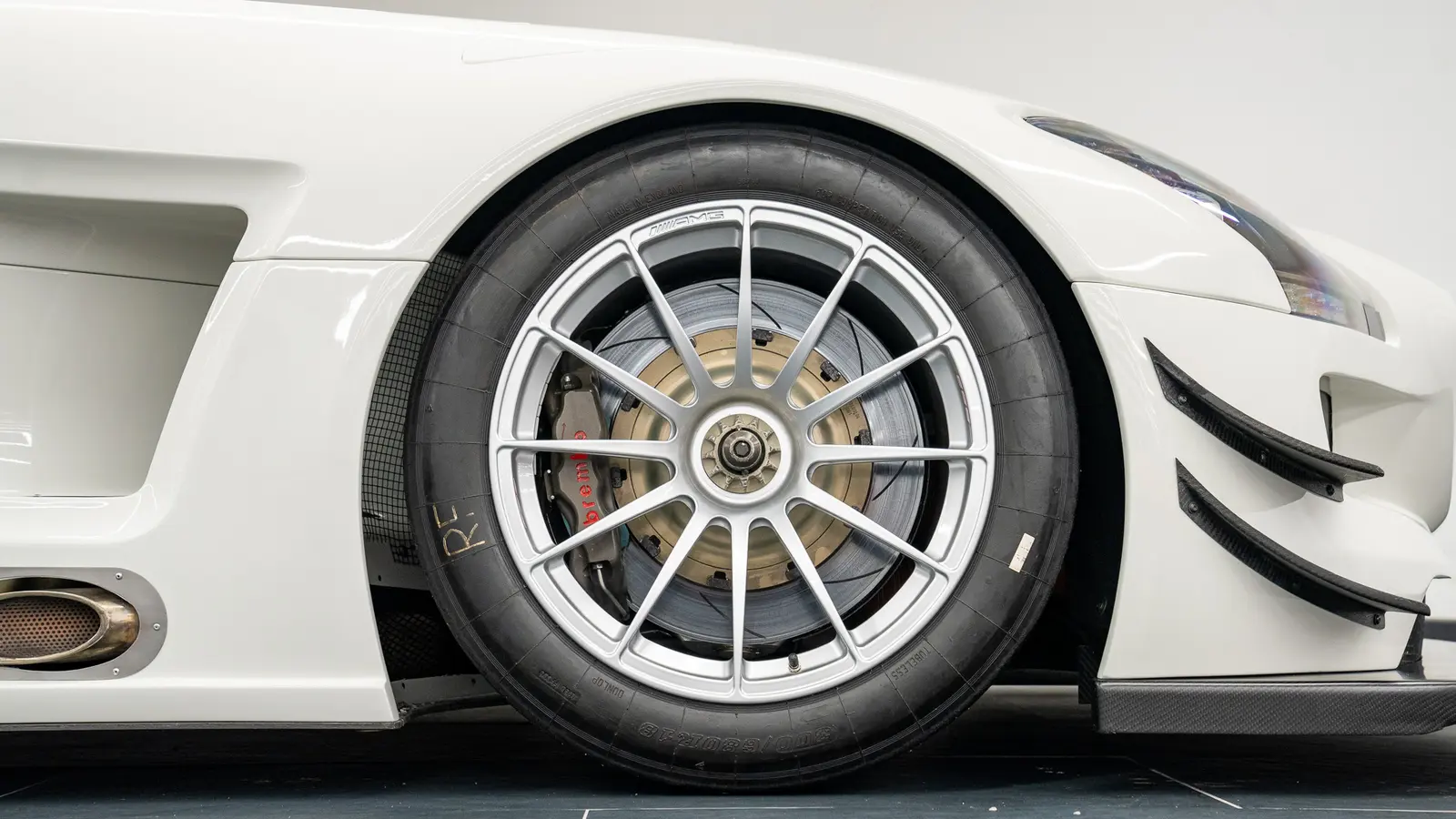 2011 Mercedes-Benz SLS AMG GT3, 26/27