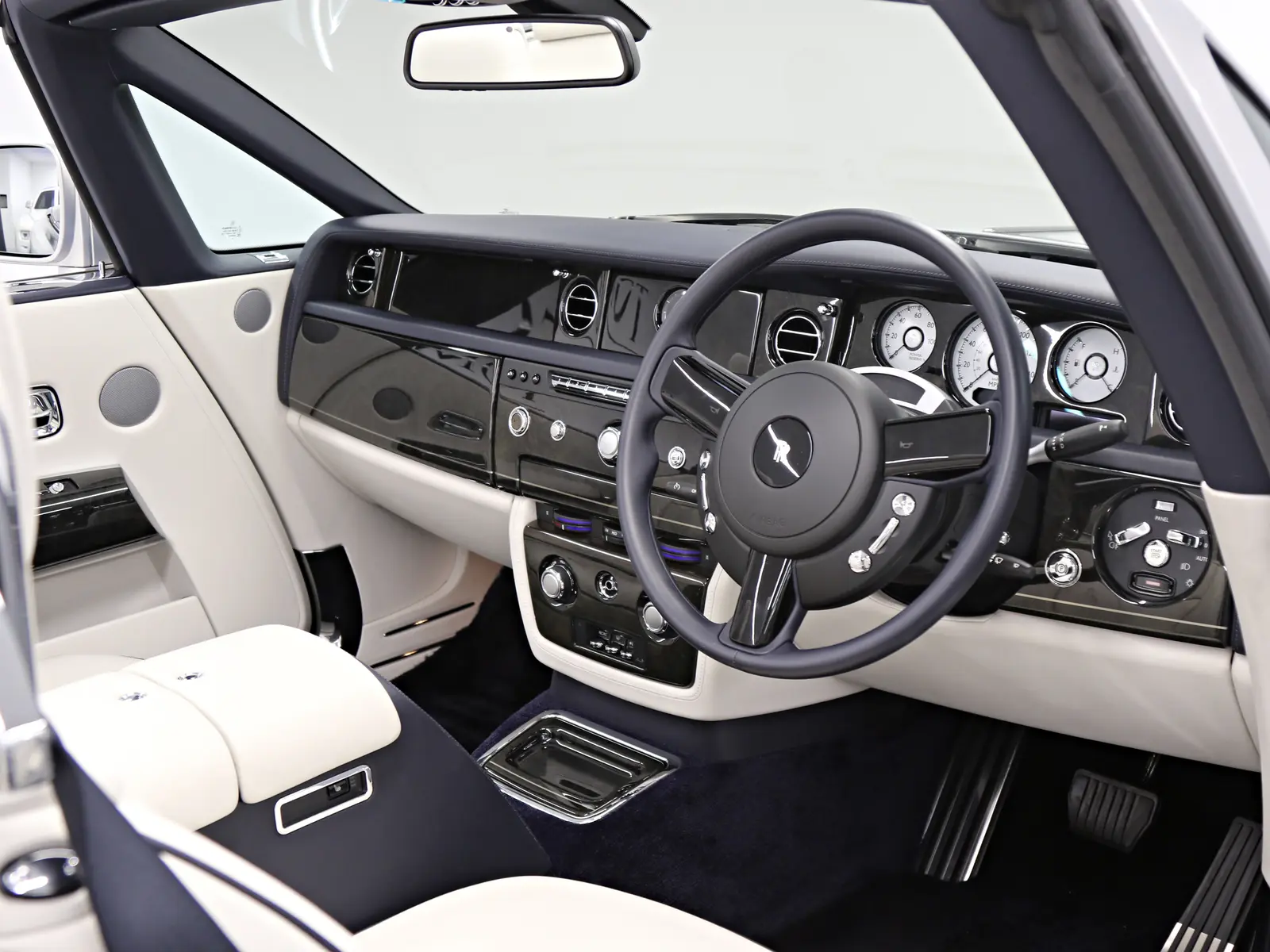2016 Rolls-Royce Phantom Drophead Coupe, 8/17