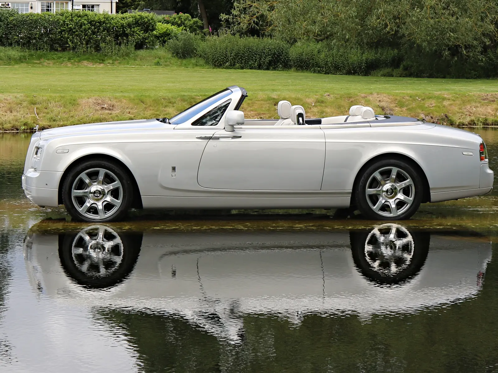 2016 Rolls-Royce Phantom Drophead Coupe, 10/17