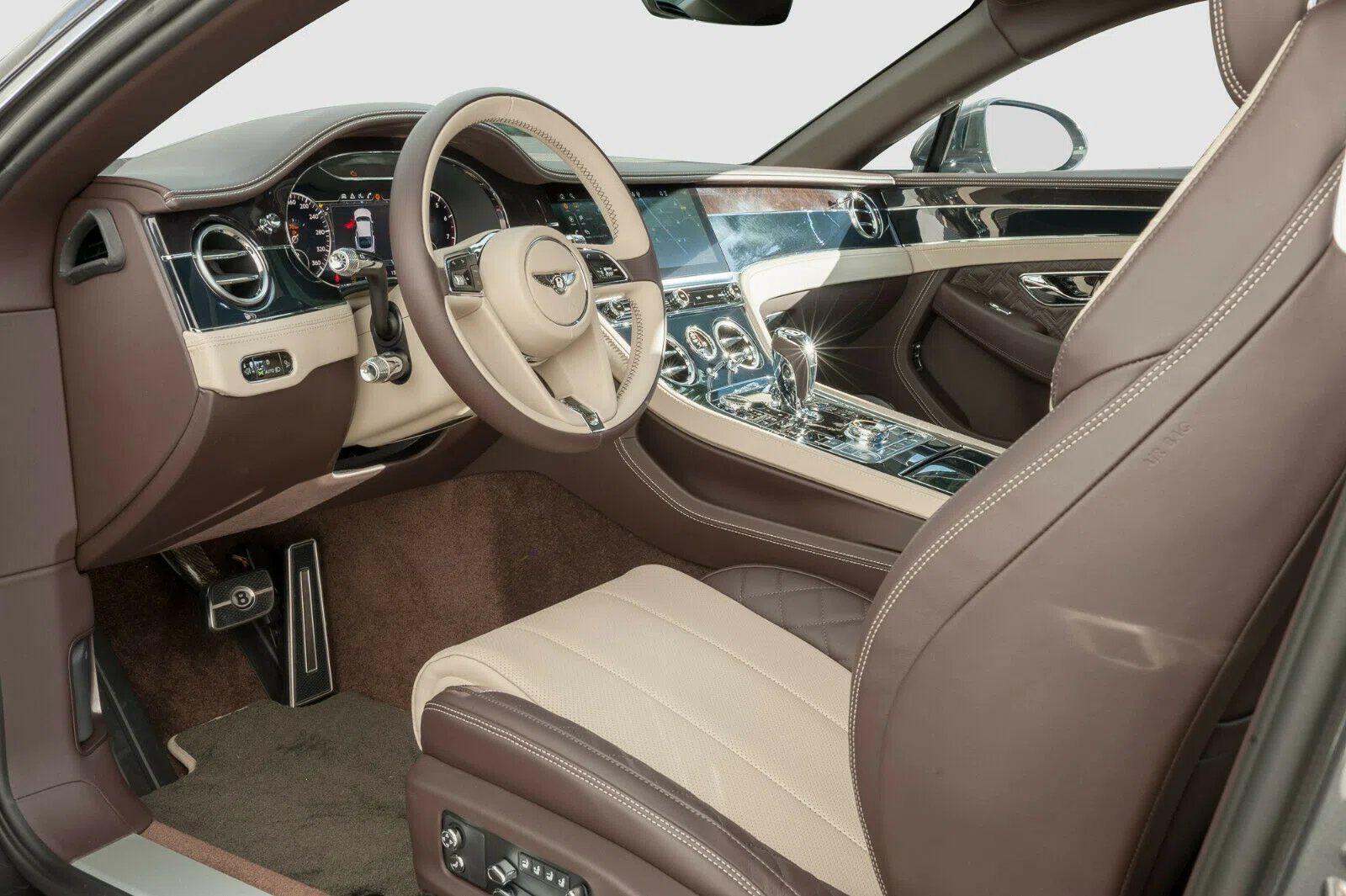 2019 Bentley Continental GT interior, Beige