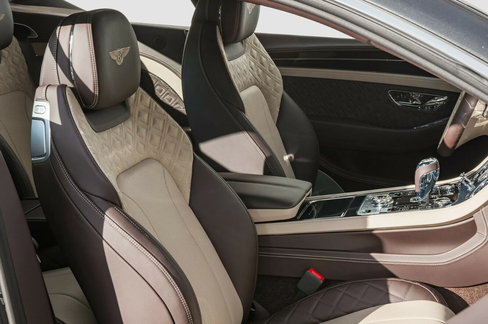 2019 Bentley Continental GT interior, seats, Beige