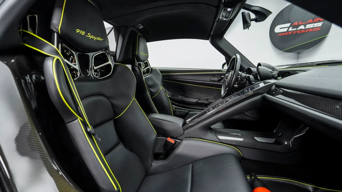2015 Porsche 918 Spyder interior, seats