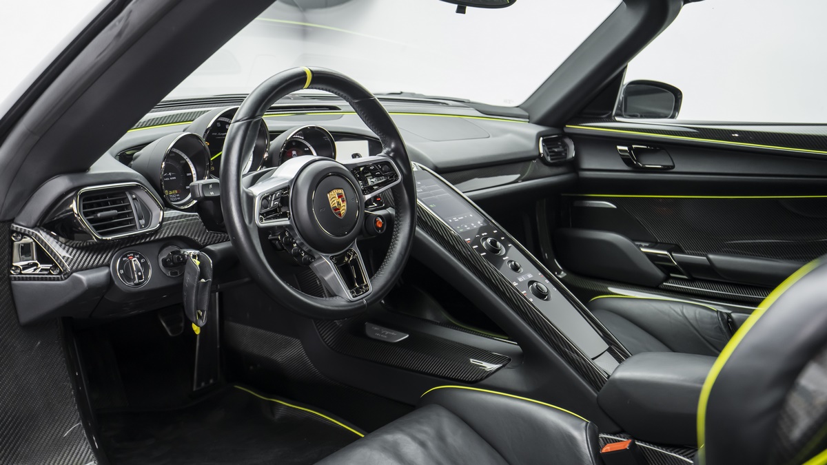 2015 Porsche 918 Spyder, 8/15